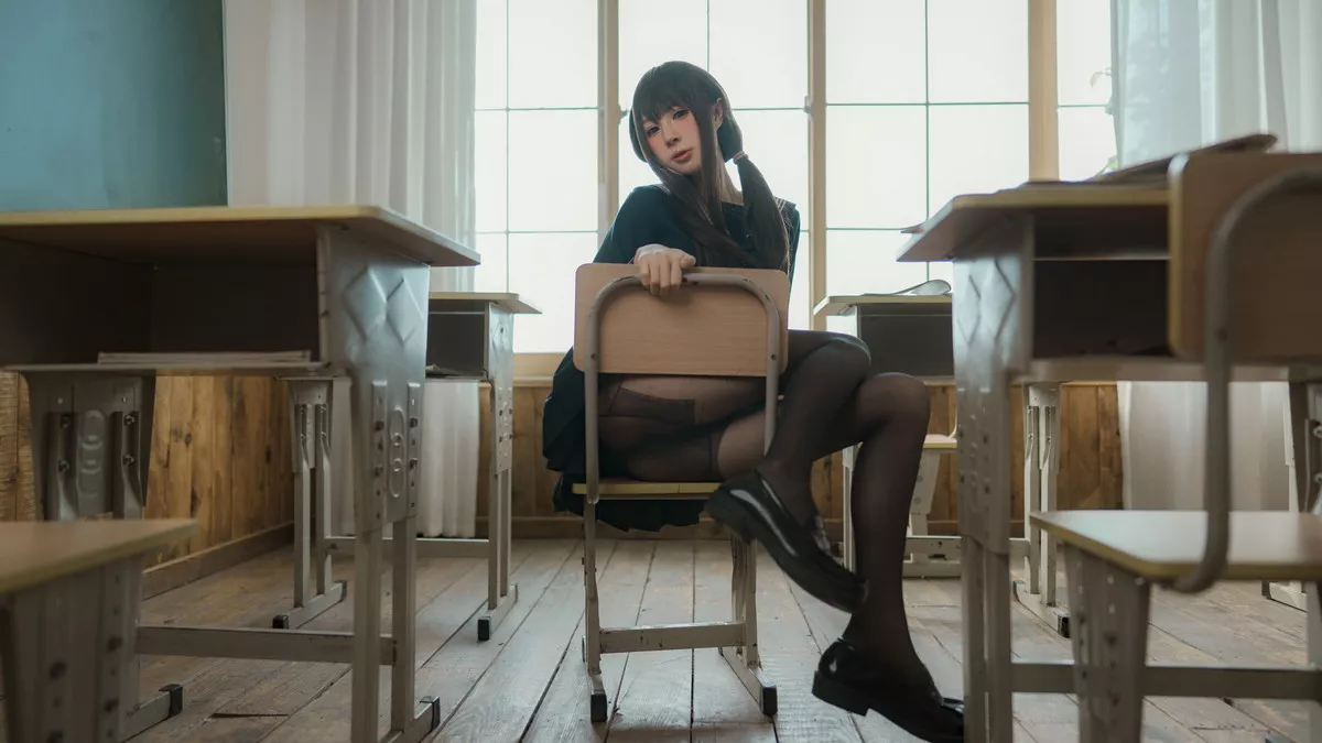 网络美女西园寺南歌与班长的游戏主题教室里性感制服露黑色蕾丝内衣诱惑写真137P