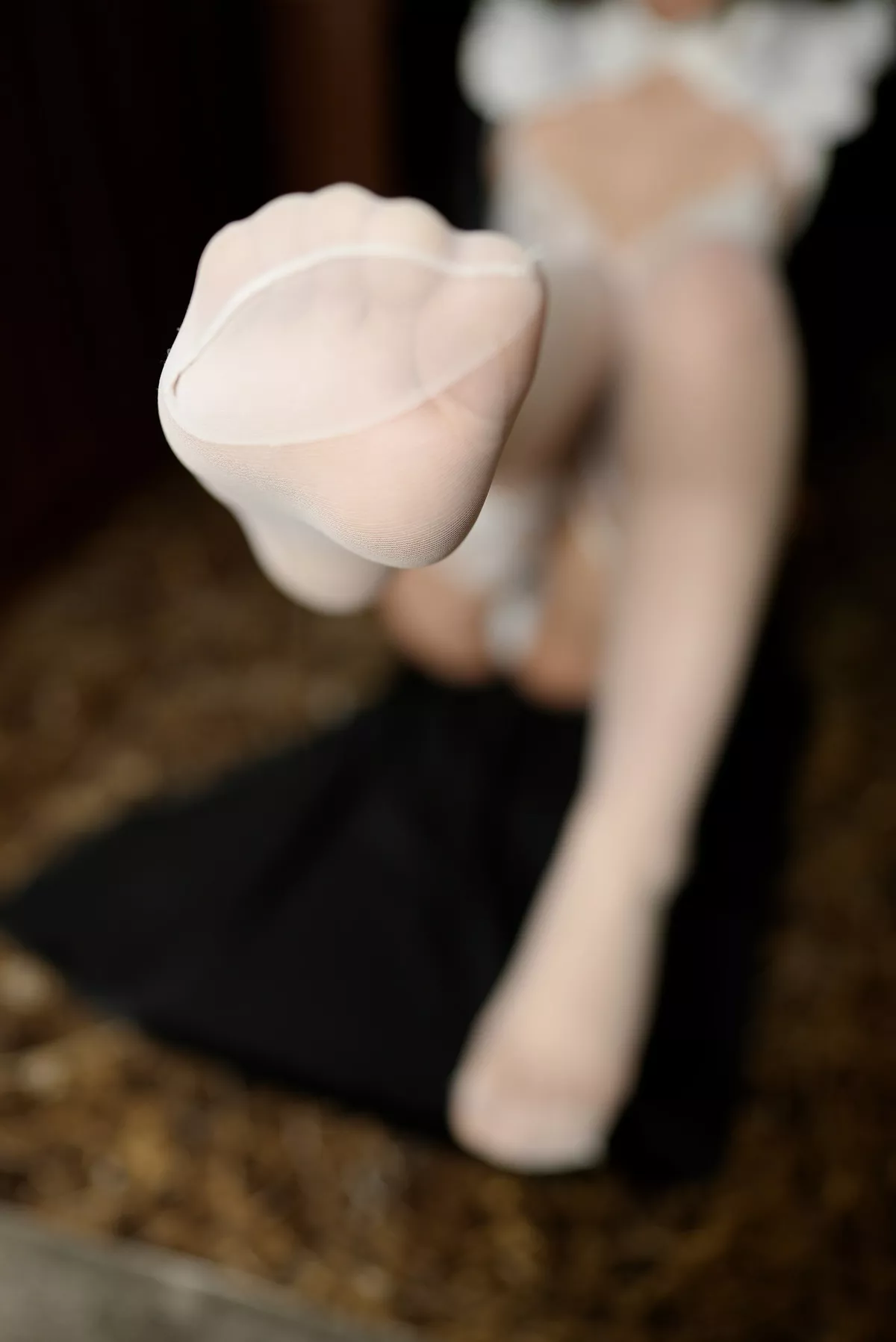 网络美女豪歌恶魔修女主题性感薄透修女服半脱露蕾丝内衣配白丝吊袜诱惑写真45P