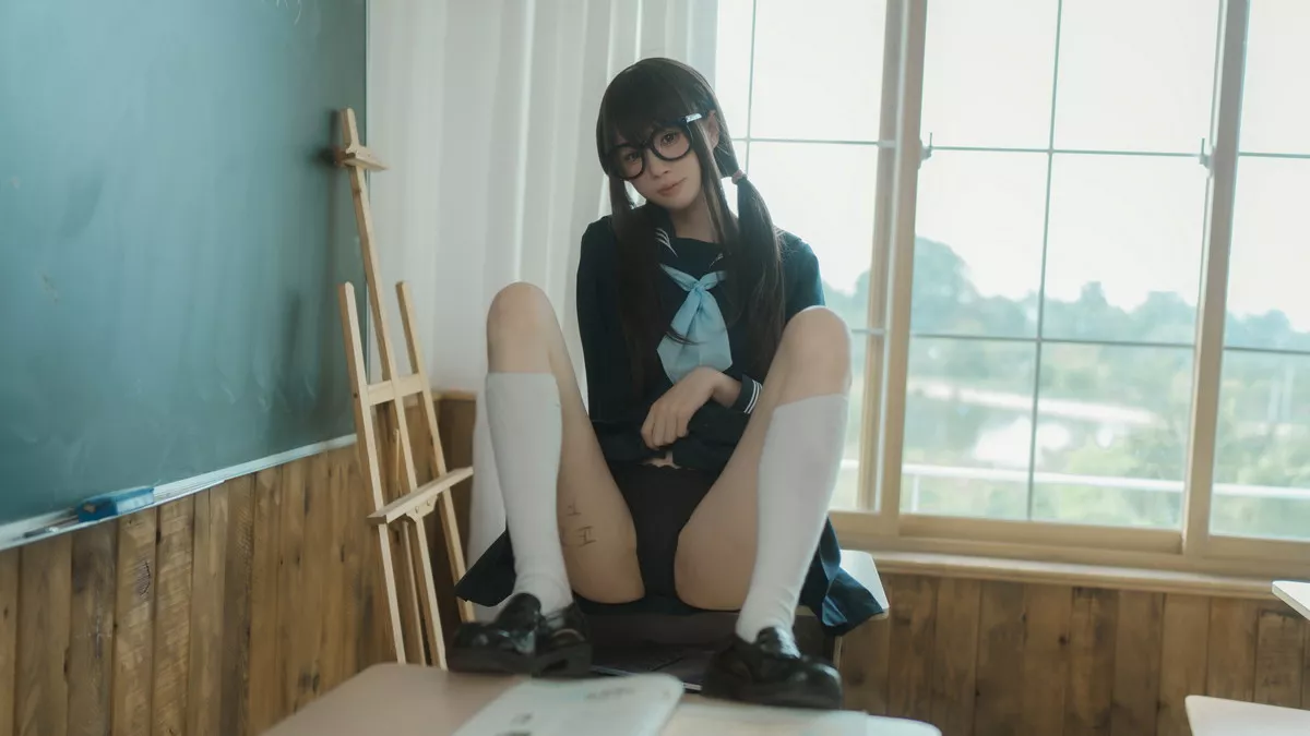 网络美女西园寺南歌与班长的游戏主题教室里性感制服露黑色蕾丝内衣诱惑写真137P