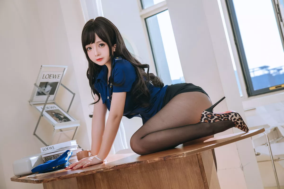Cosplay美女日奈娇豹纹女警主题蓝上衣配黑短裙半脱露豹纹内衣丰满诱惑写真109P