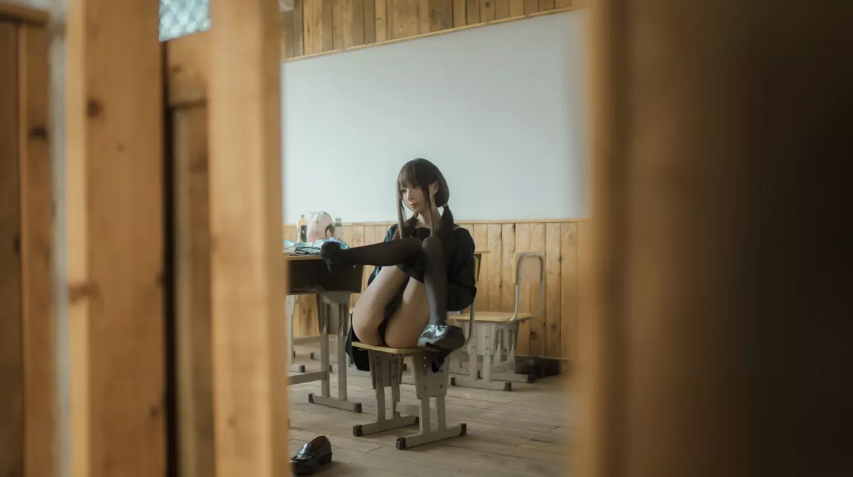网络美女西园寺南歌与班长的游戏主题教室里性感制服露黑色蕾丝内衣诱惑写真137P