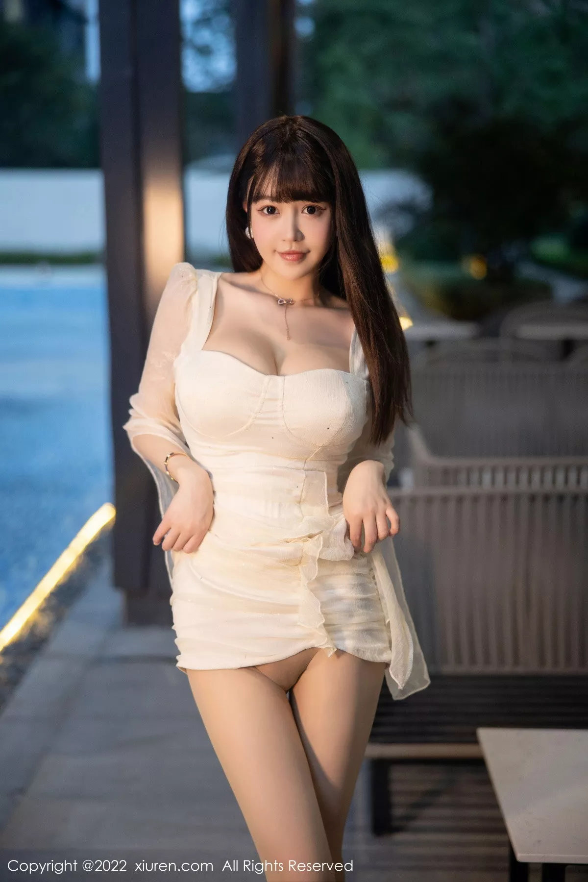 XiuRen第5958期_女神朱可儿Flora性感白色礼裙配超薄无内肉丝秀丰满身材诱惑写真75P