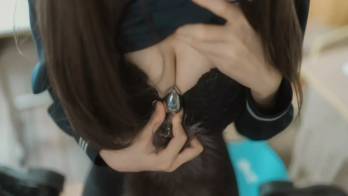 网络美女西园寺南歌与班长的游戏主题教室里性感制服露黑色蕾丝内衣诱惑写真137P