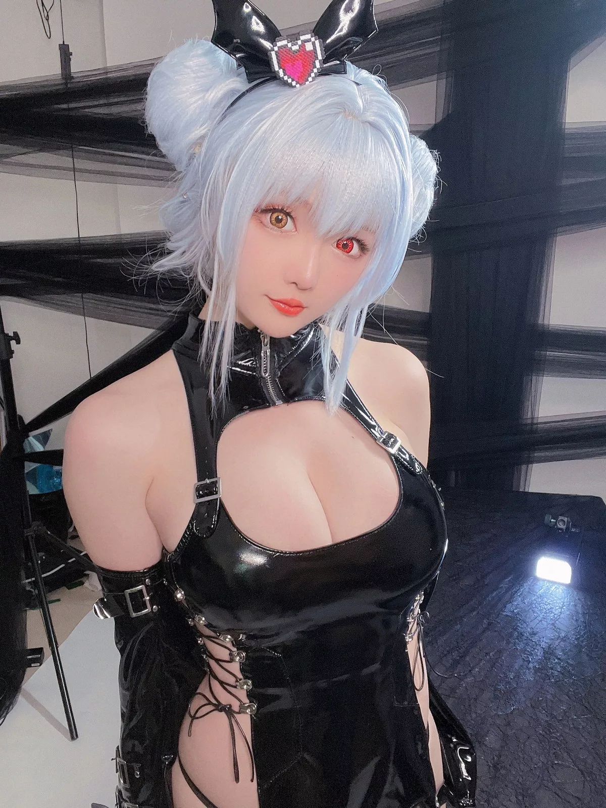 Coser小姐姐星之迟迟水蓝小恶魔主题性感黑色皮质情趣服饰秀翘臀美腿诱惑写真59P