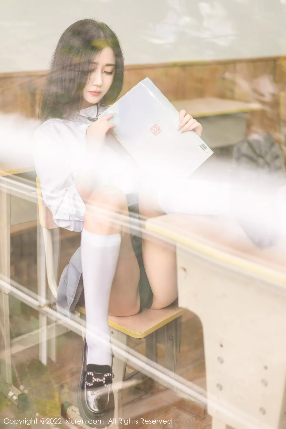 XiuRen第5970期_模特Laura阿姣性感学妹短裙制服露白色内衣秀曼妙身姿迷人写真99P
