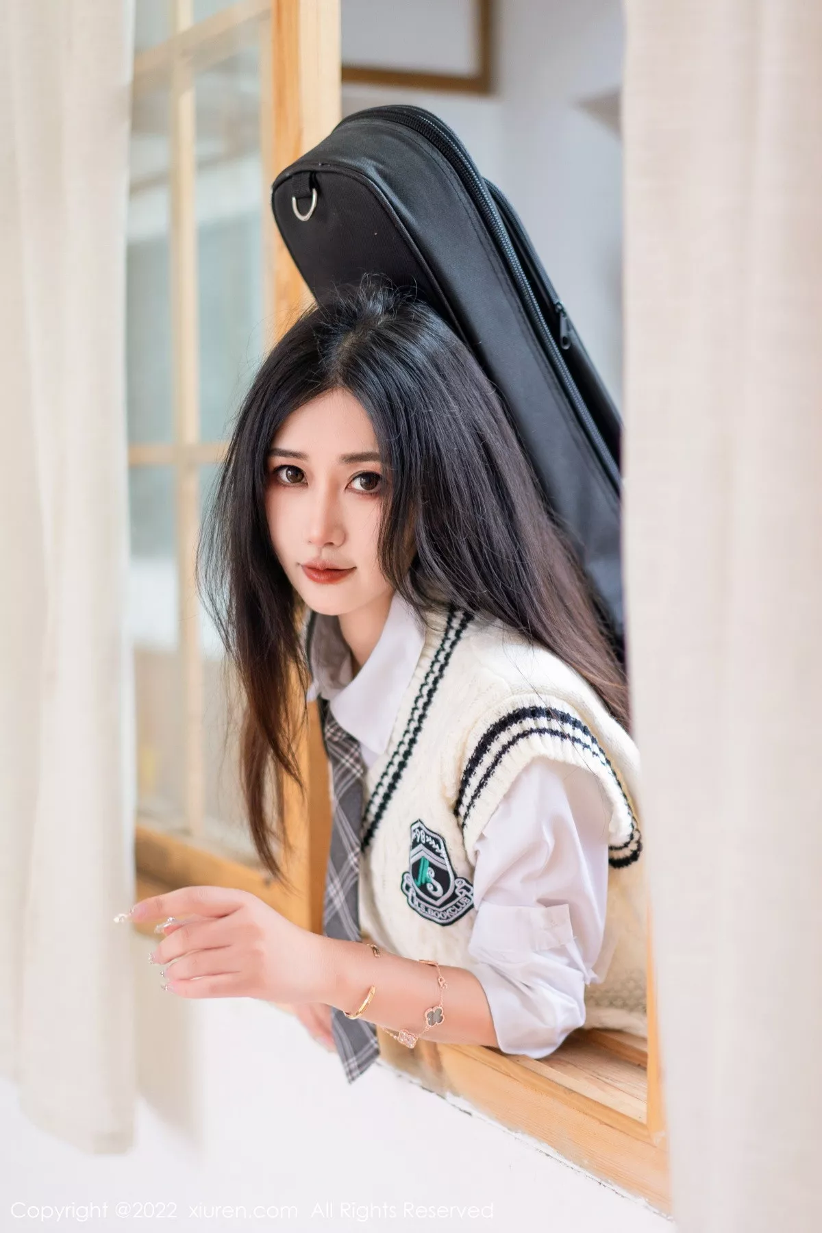 XiuRen第5970期_模特Laura阿姣性感学妹短裙制服露白色内衣秀曼妙身姿迷人写真99P