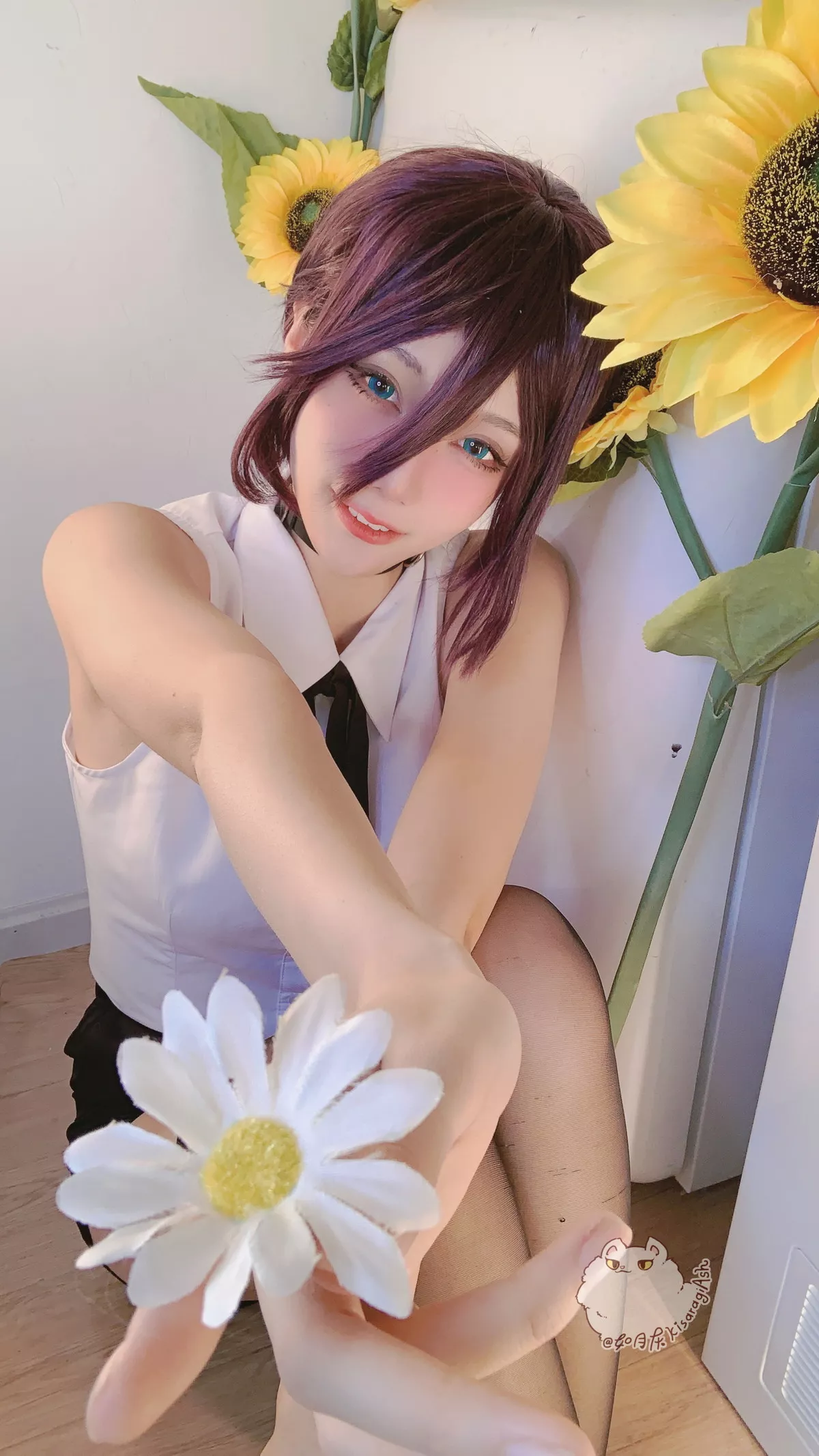 网络美女Ash如月灰电锯人REZE主题性感无袖白T配黑色短裙黑丝袜迷人写真34P