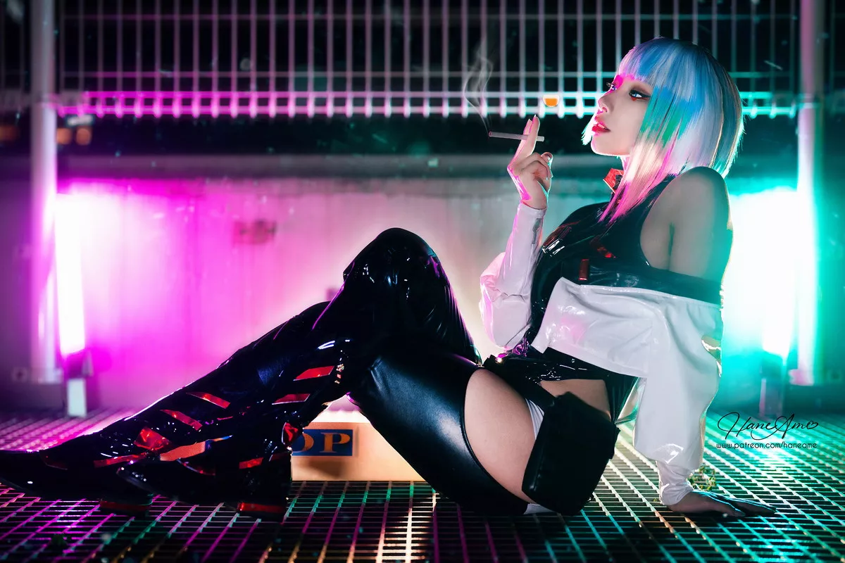 Coser美女雨波_HaneAme-Cyberpunk Lucy主题私房浴缸黑色三点式内衣诱惑写真35P