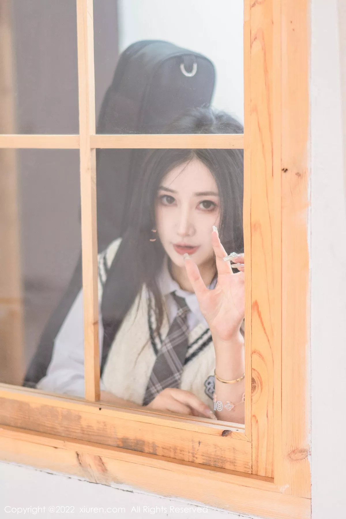 XiuRen第5970期_模特Laura阿姣性感学妹短裙制服露白色内衣秀曼妙身姿迷人写真99P
