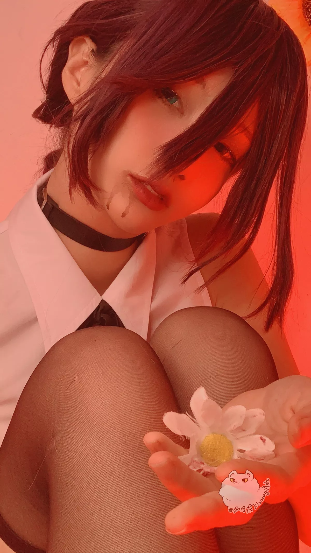 网络美女Ash如月灰电锯人REZE主题性感无袖白T配黑色短裙黑丝袜迷人写真34P