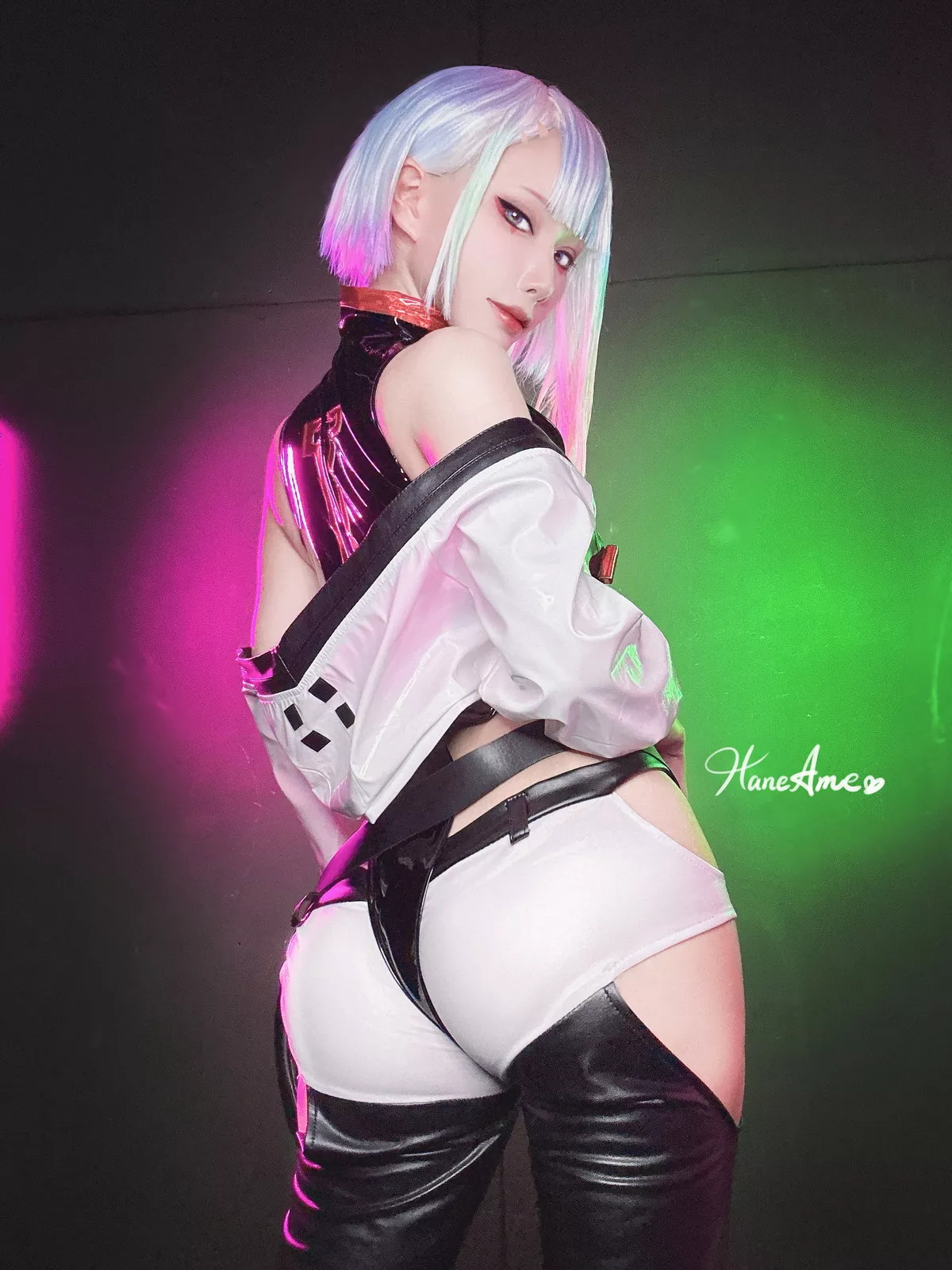 Coser美女雨波_HaneAme-Cyberpunk Lucy主题私房浴缸黑色三点式内衣诱惑写真35P