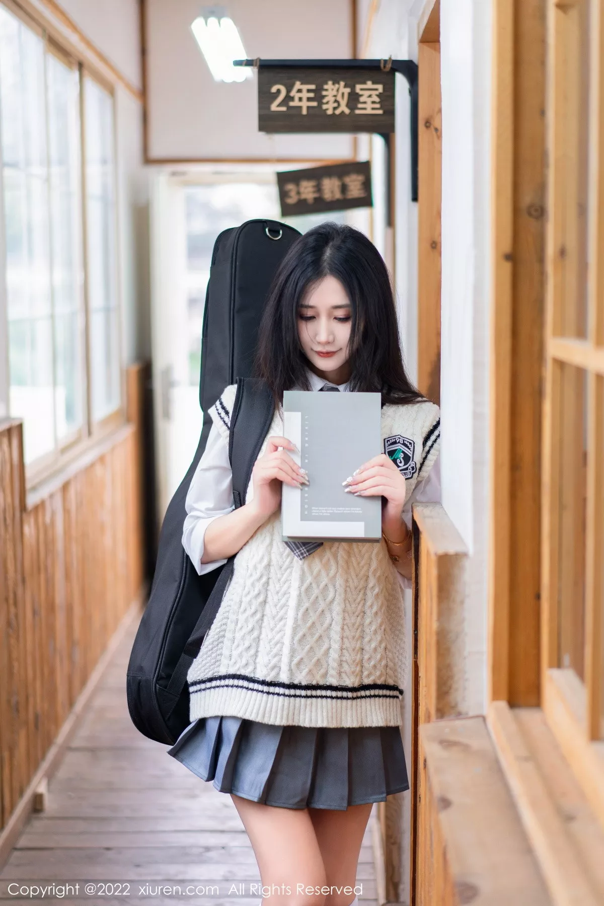 XiuRen第5970期_模特Laura阿姣性感学妹短裙制服露白色内衣秀曼妙身姿迷人写真99P