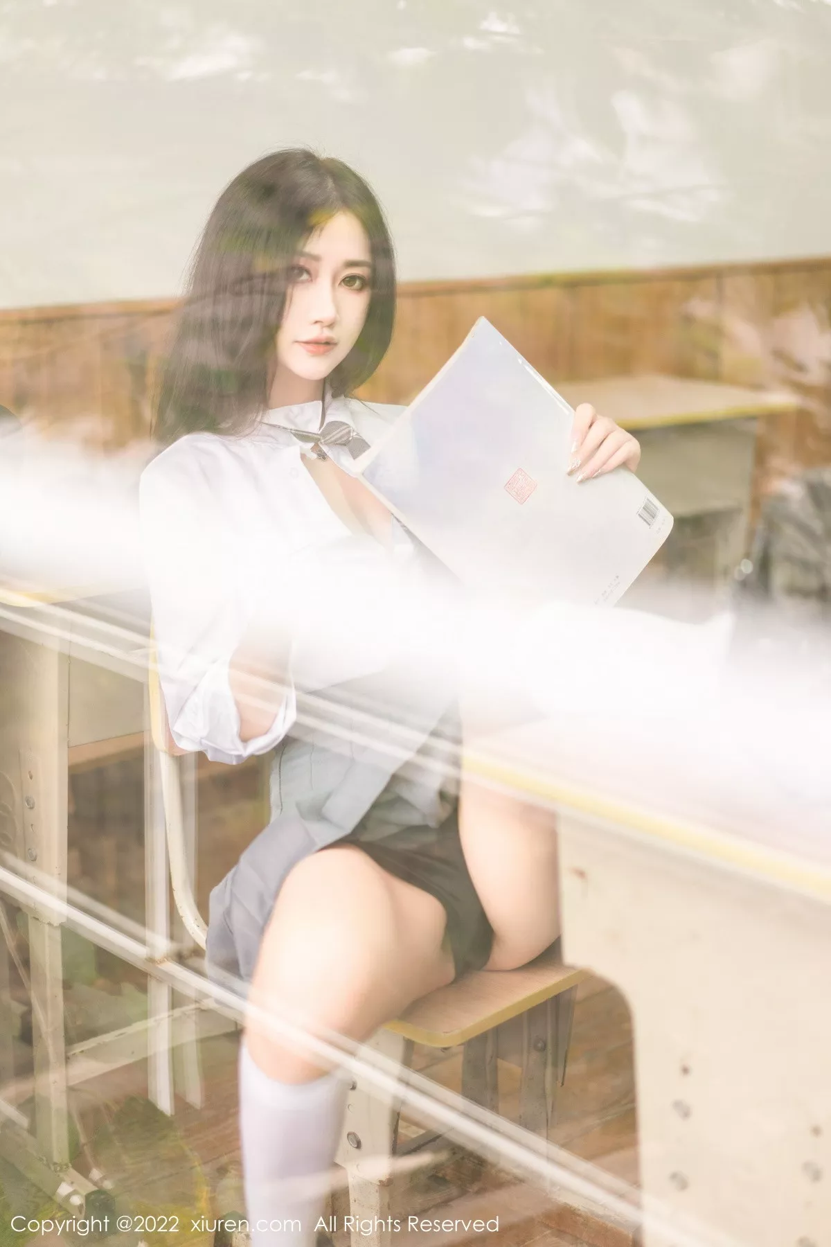 XiuRen第5970期_模特Laura阿姣性感学妹短裙制服露白色内衣秀曼妙身姿迷人写真99P