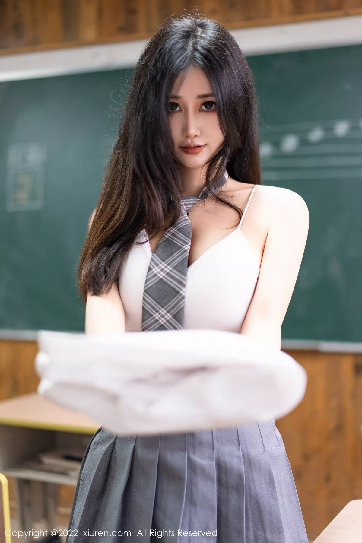 XiuRen第5970期_模特Laura阿姣性感学妹短裙制服露白色内衣秀曼妙身姿迷人写真99P