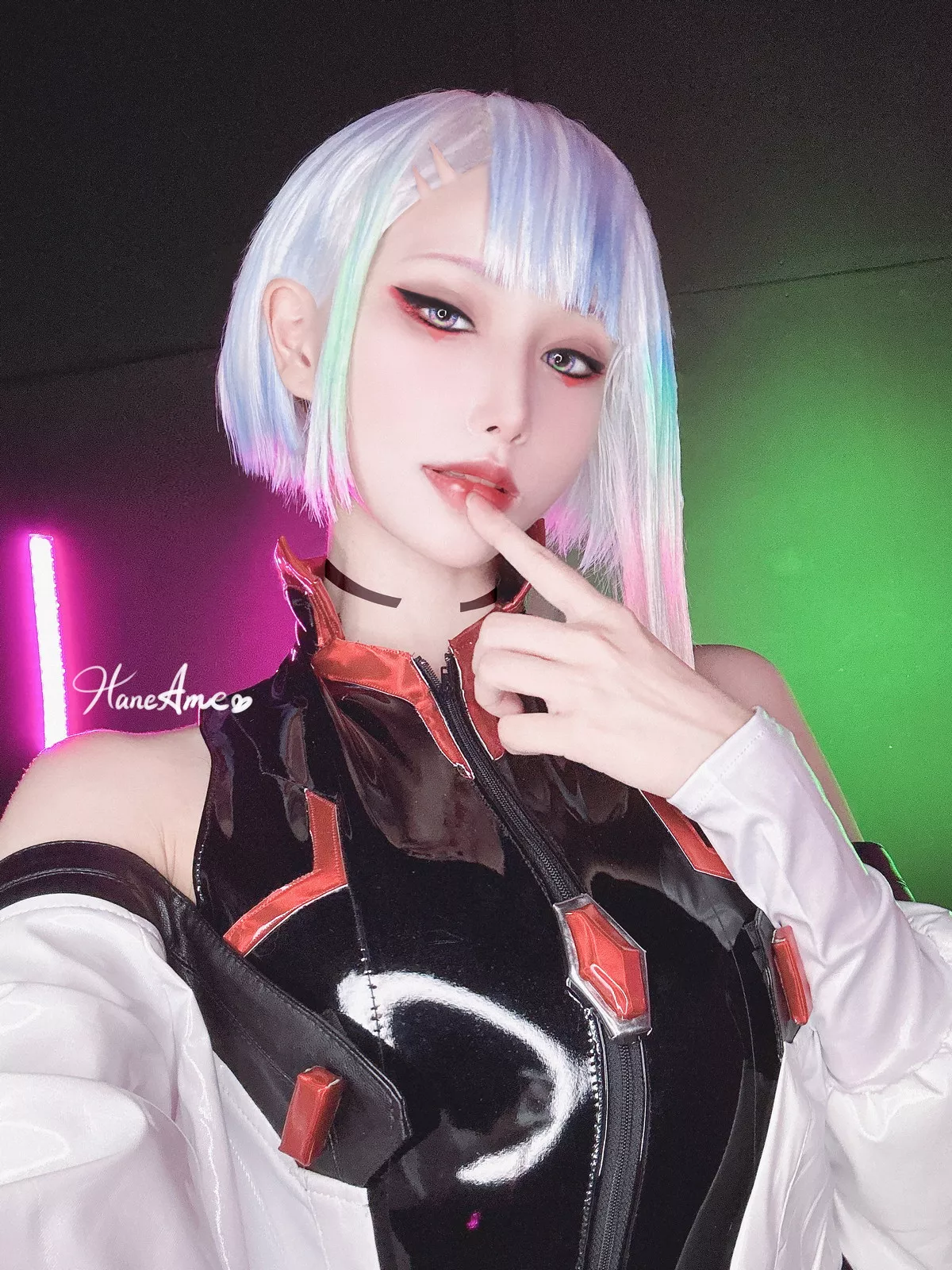 Coser美女雨波_HaneAme-Cyberpunk Lucy主题私房浴缸黑色三点式内衣诱惑写真35P