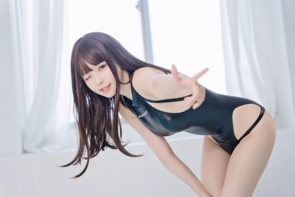 Coser妹子Ely_eee竞泳水手服主题泳池黑色皮质连体泳衣秀完美身材诱惑写真73P