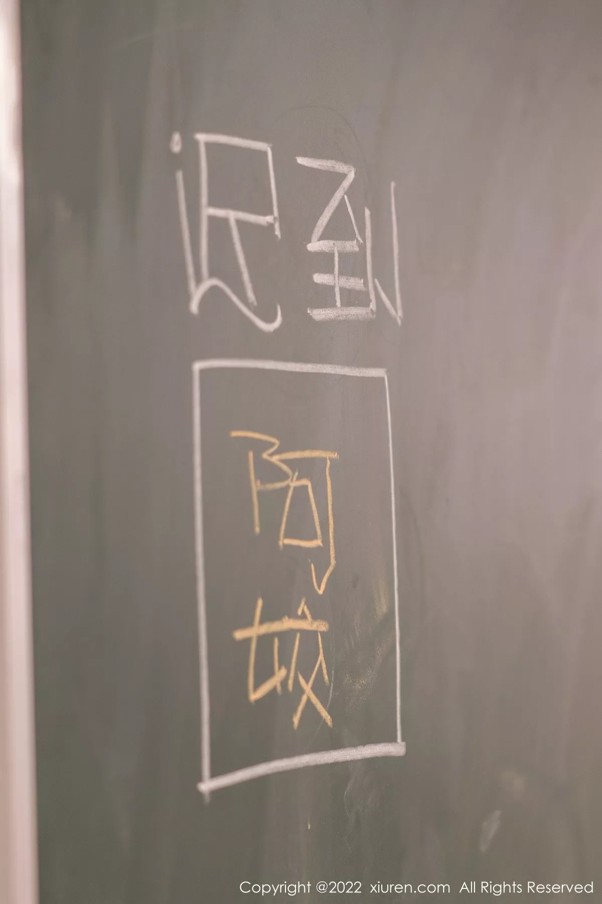 XiuRen第5970期_模特Laura阿姣性感学妹短裙制服露白色内衣秀曼妙身姿迷人写真99P