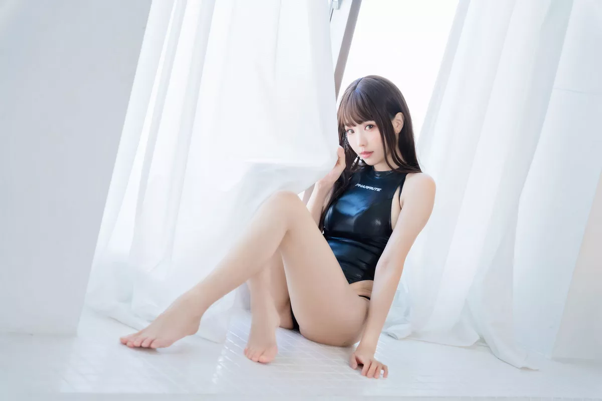 Coser妹子Ely_eee竞泳水手服主题泳池黑色皮质连体泳衣秀完美身材诱惑写真73P