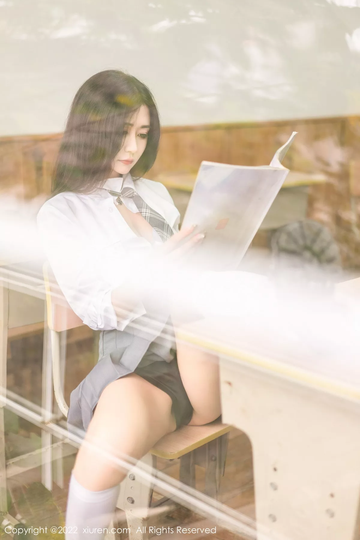 XiuRen第5970期_模特Laura阿姣性感学妹短裙制服露白色内衣秀曼妙身姿迷人写真99P