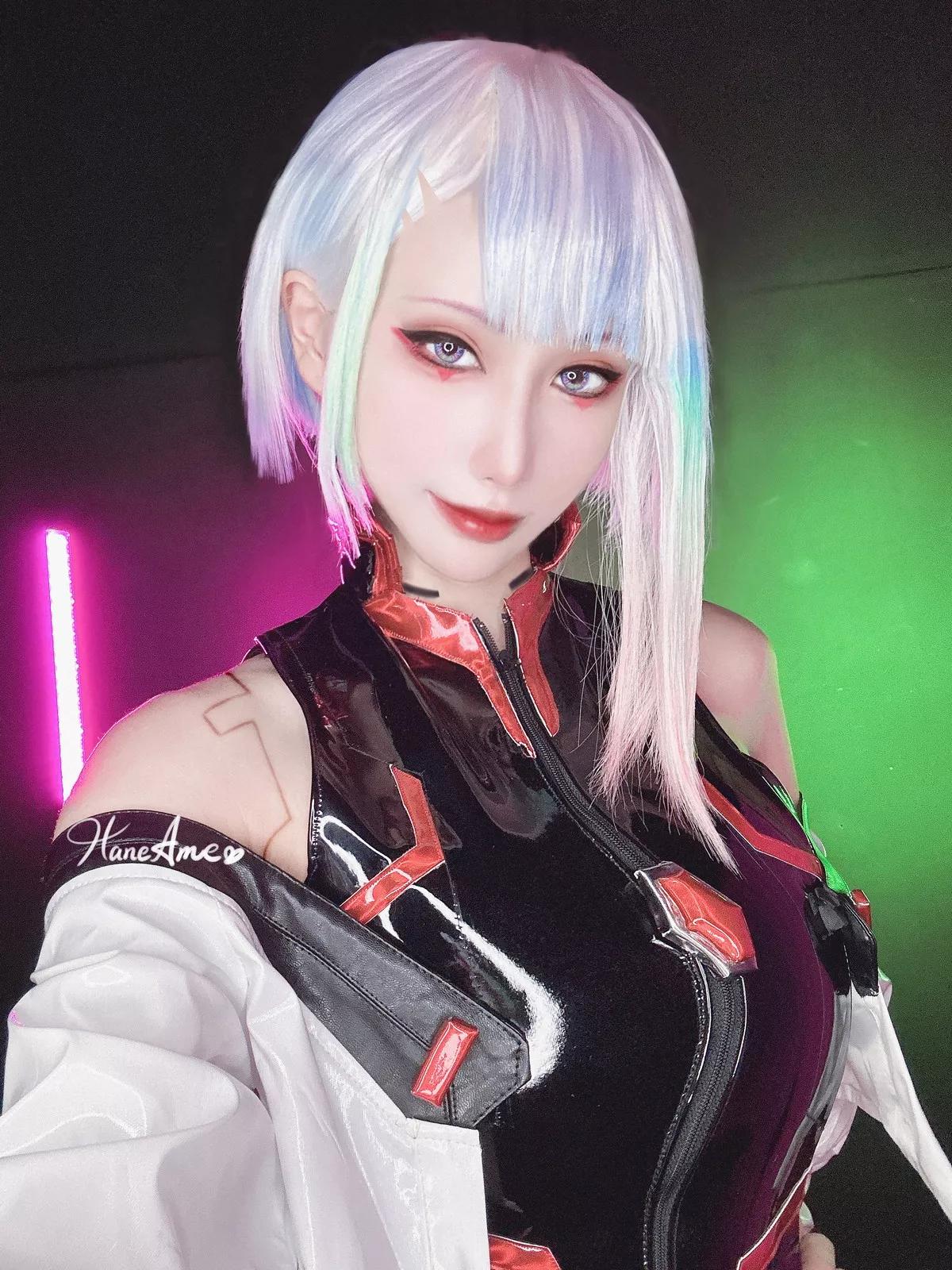 Coser美女雨波_HaneAme-Cyberpunk Lucy主题私房浴缸黑色三点式内衣诱惑写真35P