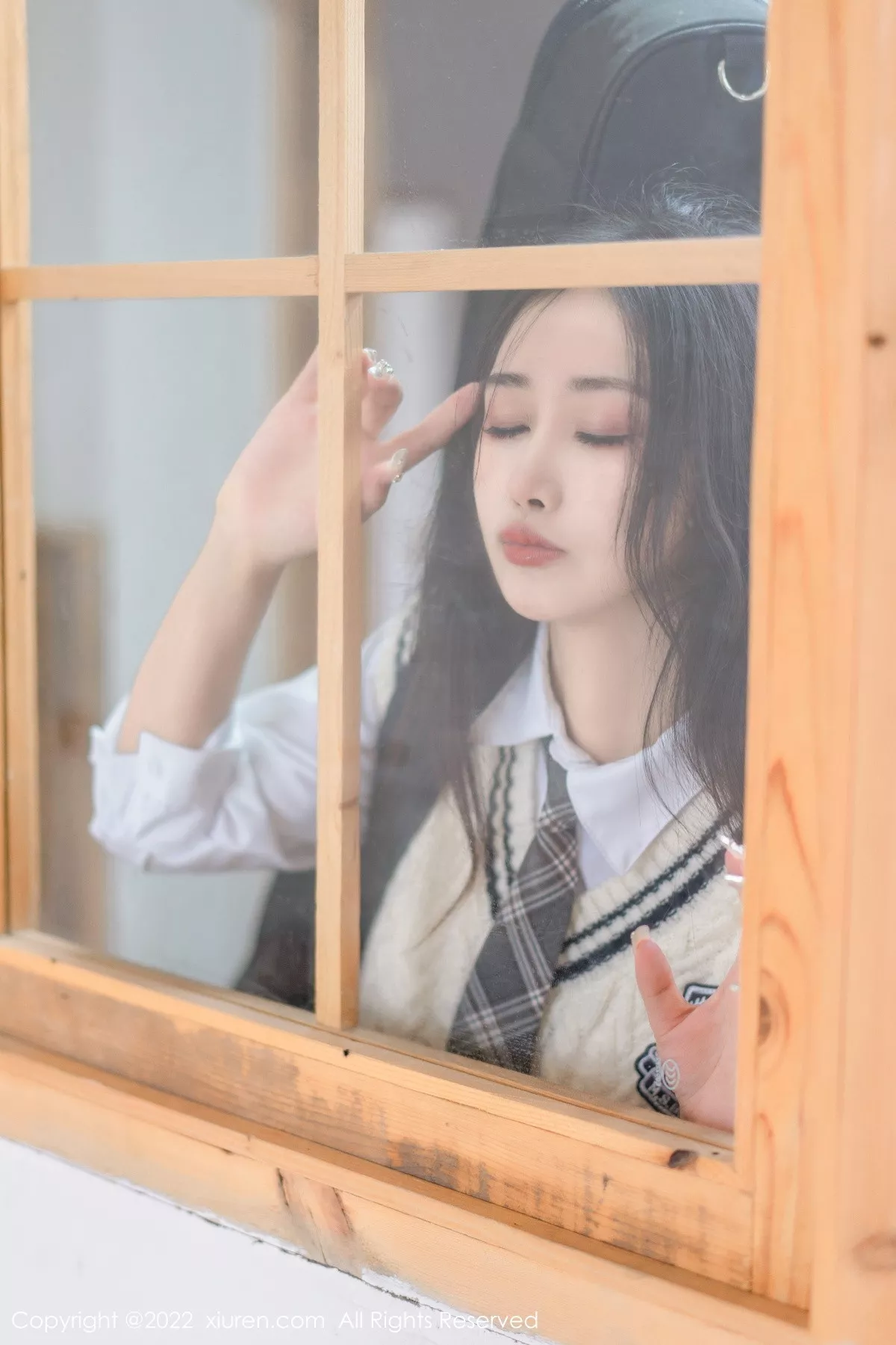 XiuRen第5970期_模特Laura阿姣性感学妹短裙制服露白色内衣秀曼妙身姿迷人写真99P