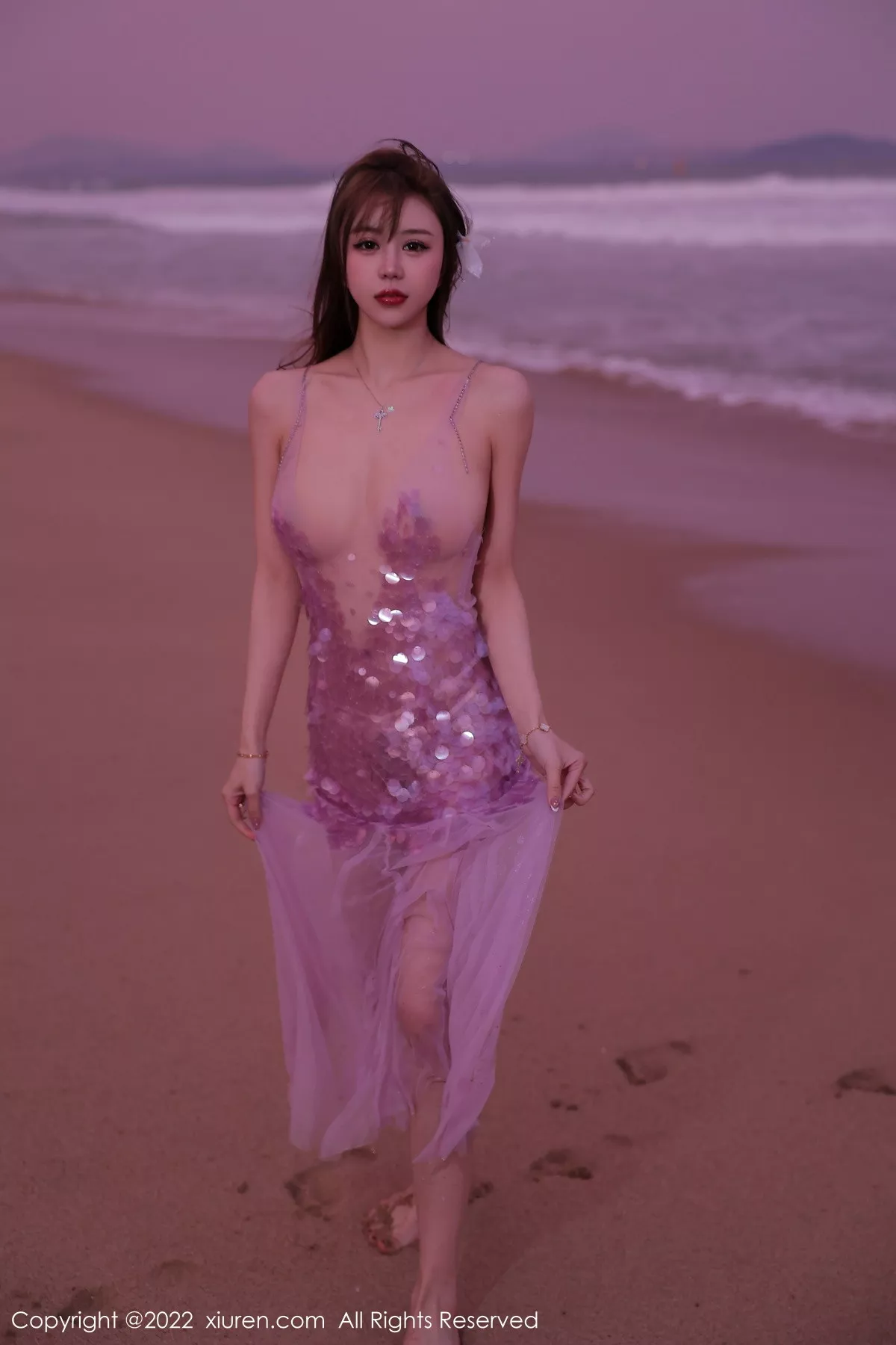 XiuRen第5890期_模特tina_甜仔海南旅拍沙滩场景粉色真空裙秀凹凸身材诱惑写真53P