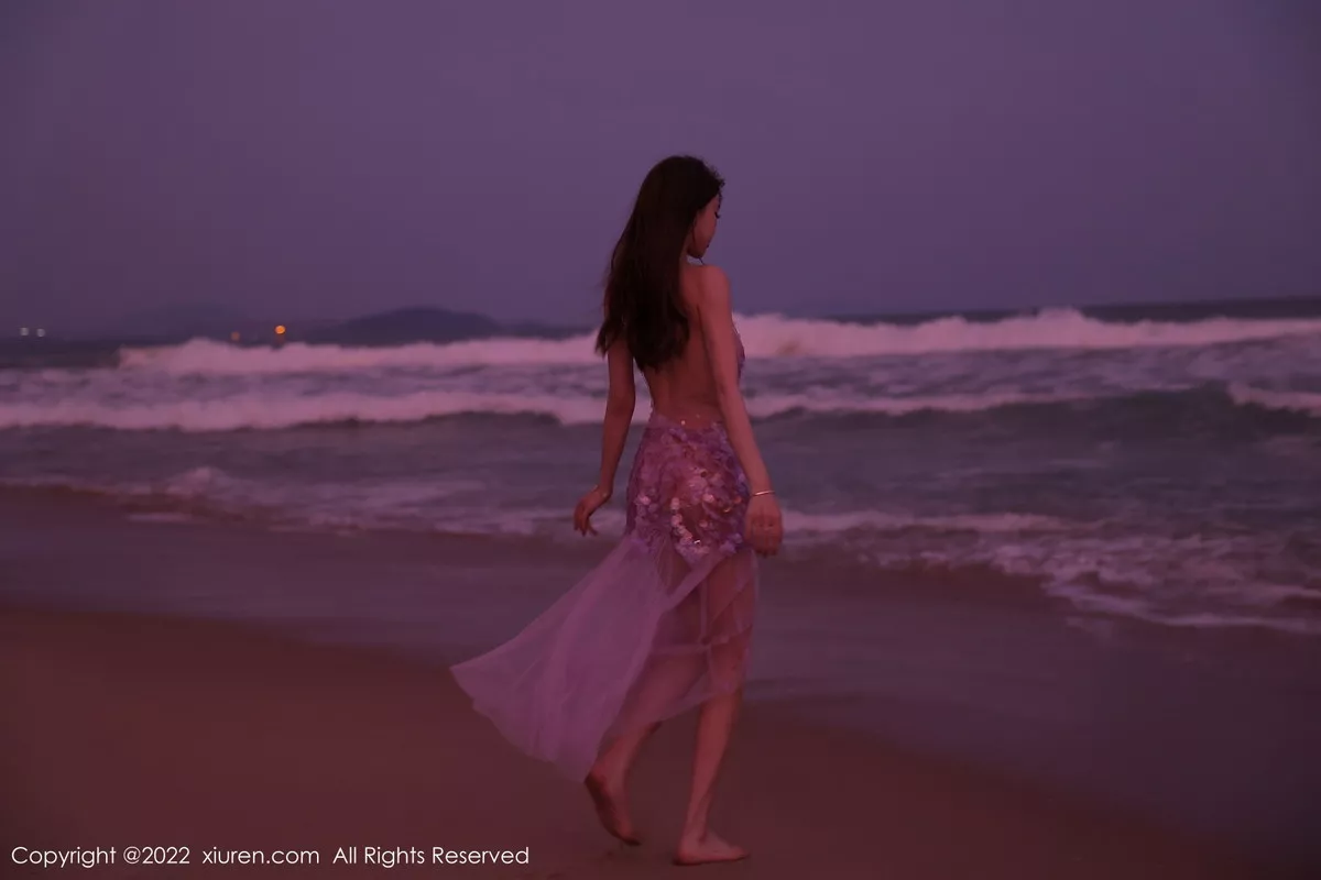 XiuRen第5890期_模特tina_甜仔海南旅拍沙滩场景粉色真空裙秀凹凸身材诱惑写真53P
