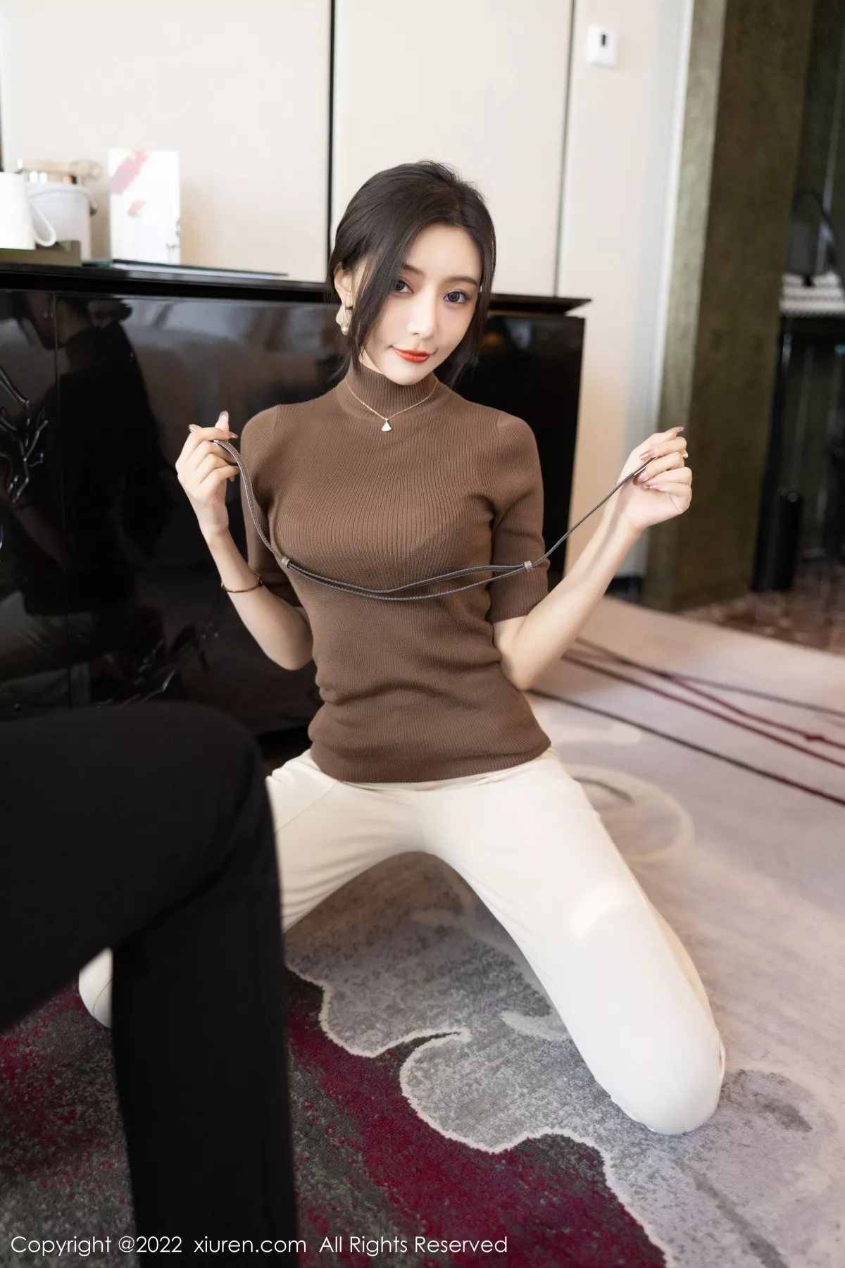 XiuRen第5978期_女神王馨瑶yanni私房半脱露性感蓝色内衣配超薄无内肉丝诱惑写真81P