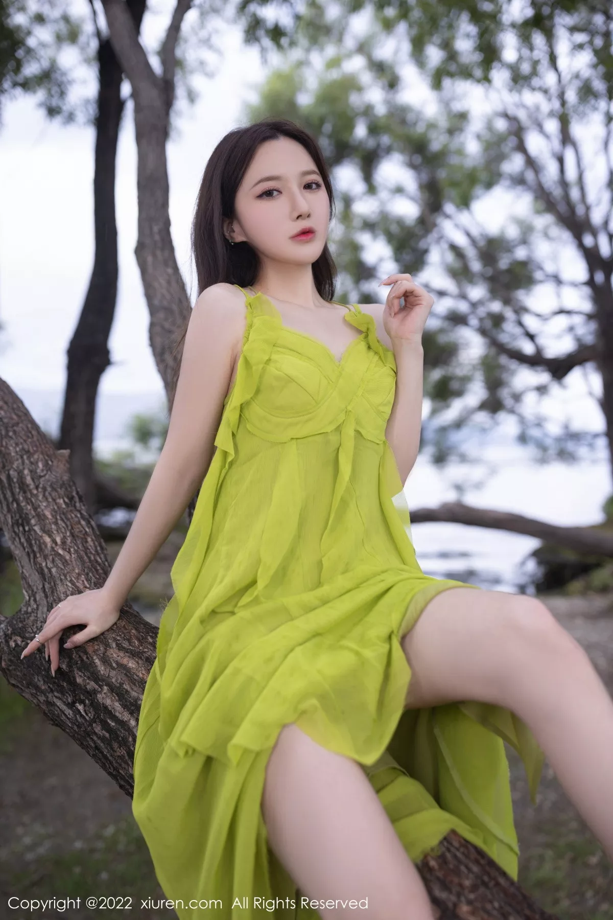 XiuRen第5979期_模特鱼子酱Fish四季拍摄主题性感吊裙系列秀完美身材诱惑写真73P
