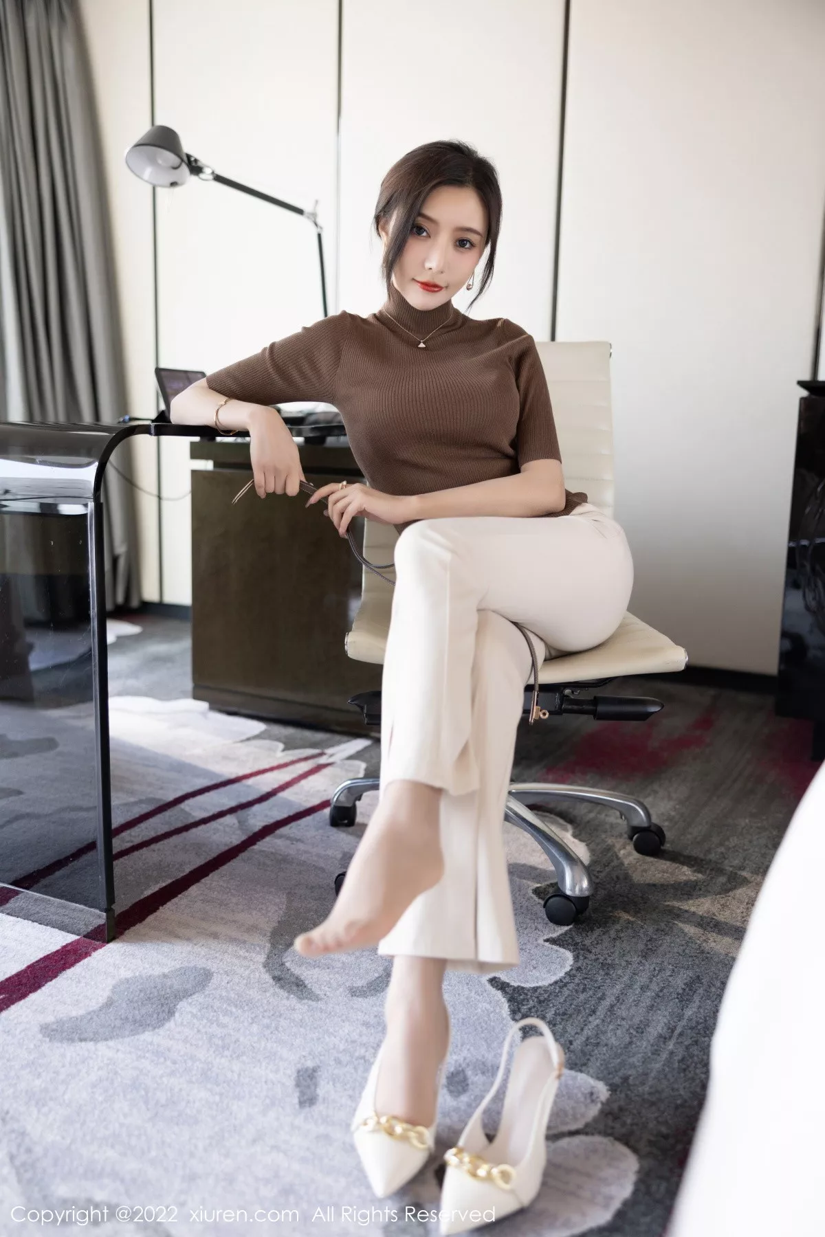 XiuRen第5978期_女神王馨瑶yanni私房半脱露性感蓝色内衣配超薄无内肉丝诱惑写真81P