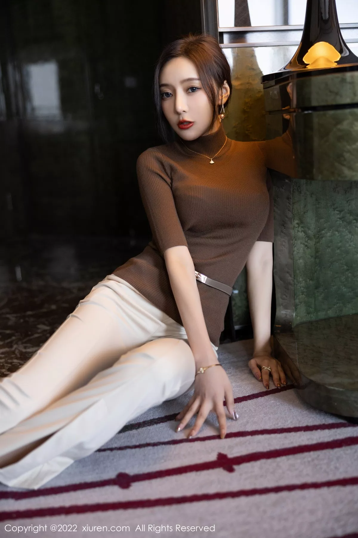 XiuRen第5978期_女神王馨瑶yanni私房半脱露性感蓝色内衣配超薄无内肉丝诱惑写真81P