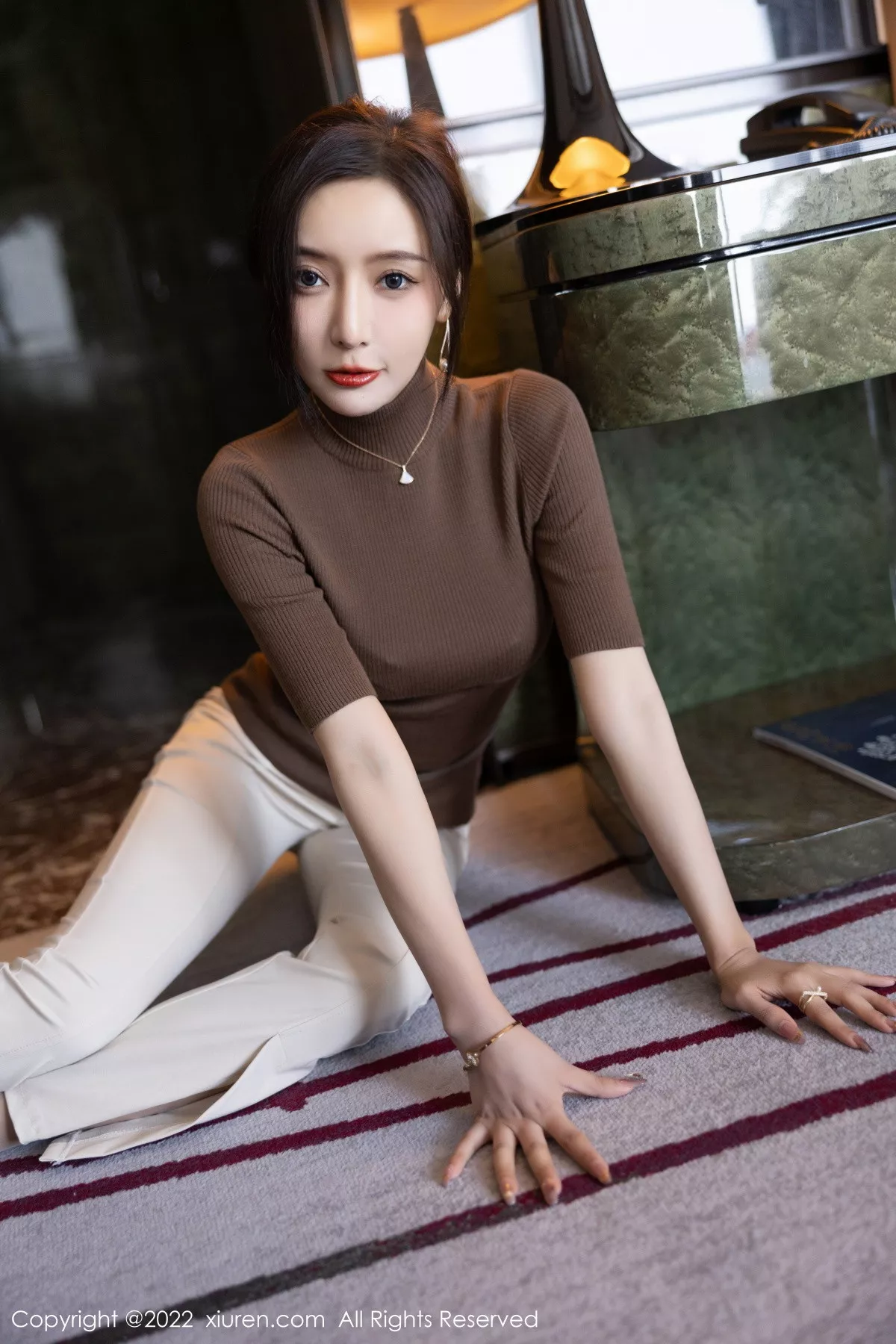 XiuRen第5978期_女神王馨瑶yanni私房半脱露性感蓝色内衣配超薄无内肉丝诱惑写真81P