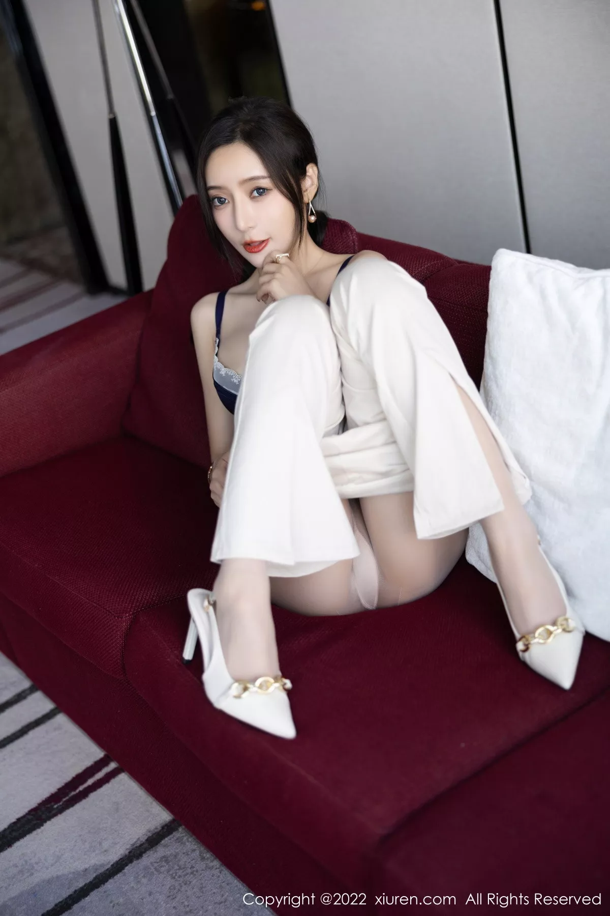 XiuRen第5978期_女神王馨瑶yanni私房半脱露性感蓝色内衣配超薄无内肉丝诱惑写真81P