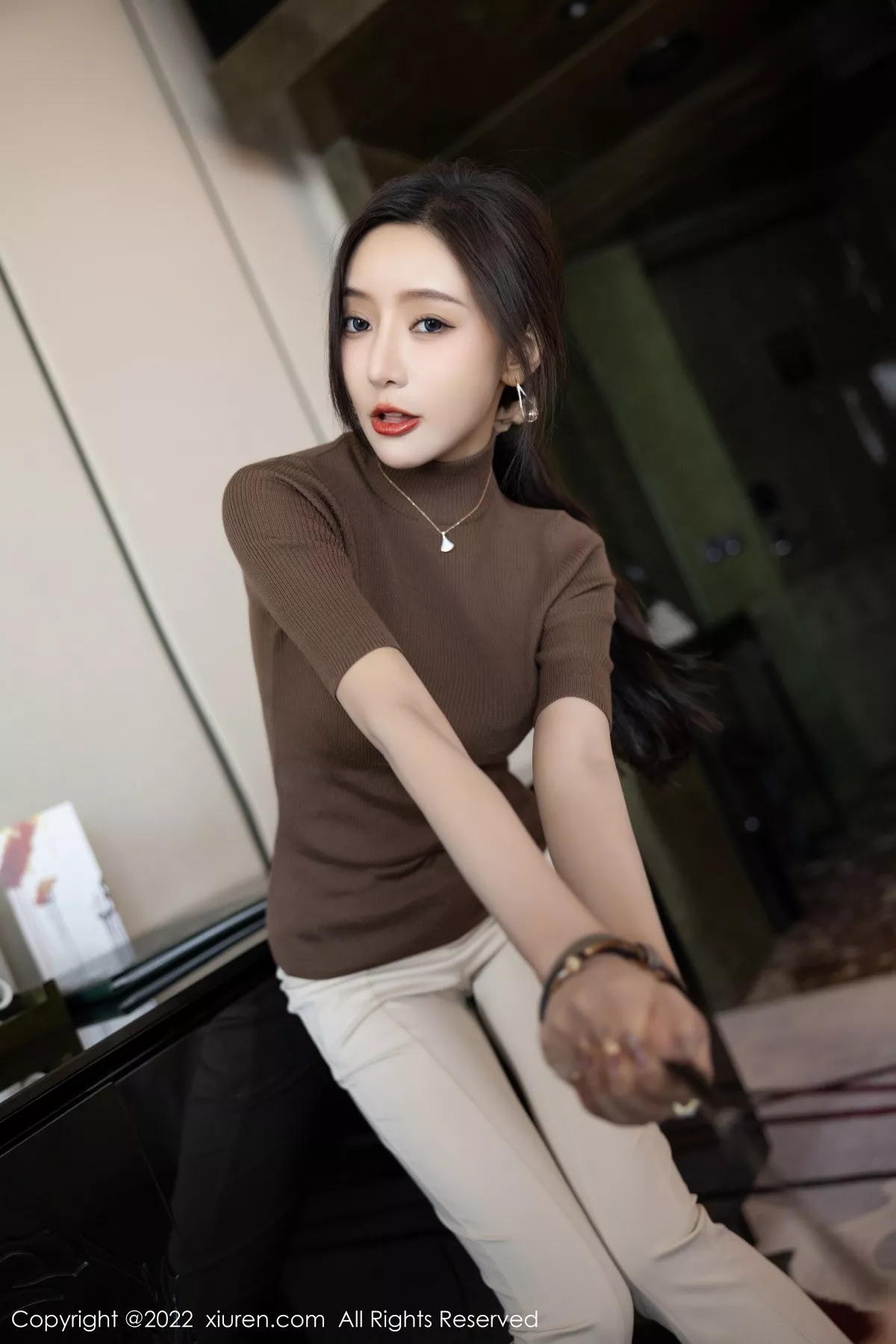 XiuRen第5978期_女神王馨瑶yanni私房半脱露性感蓝色内衣配超薄无内肉丝诱惑写真81P