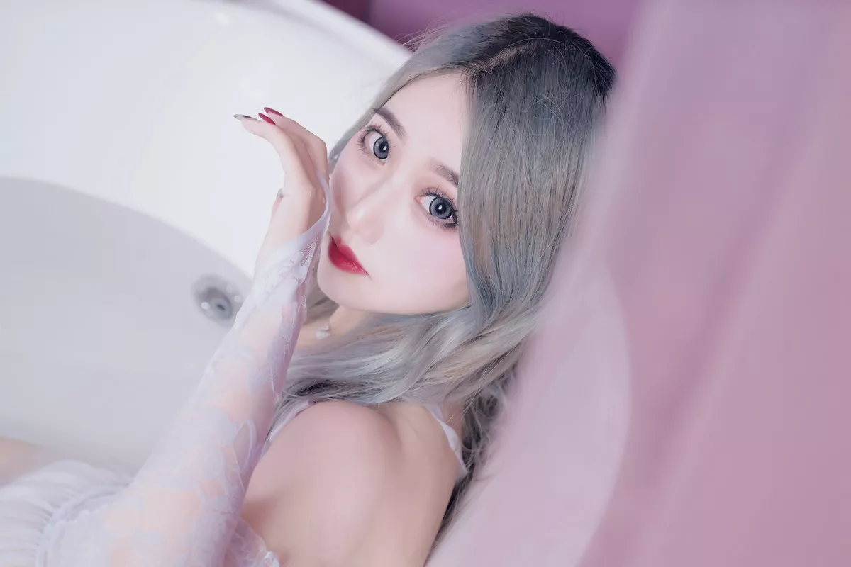 网络美女Eloise软软入水蕾丝主题私房浴缸芭比娃娃装扮白色蕾丝内衣湿身诱惑写真35P