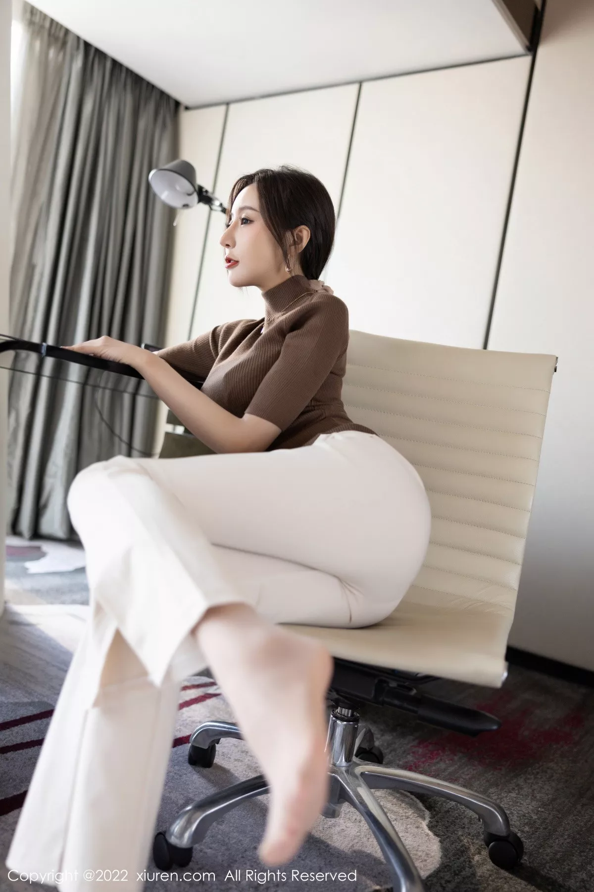 XiuRen第5978期_女神王馨瑶yanni私房半脱露性感蓝色内衣配超薄无内肉丝诱惑写真81P