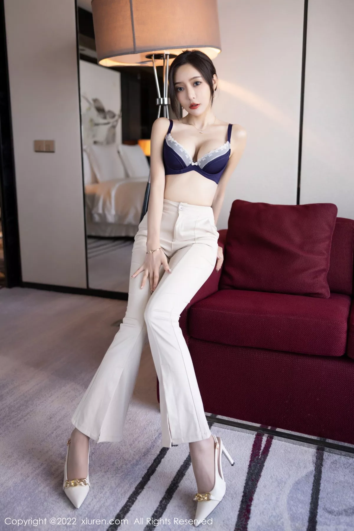 XiuRen第5978期_女神王馨瑶yanni私房半脱露性感蓝色内衣配超薄无内肉丝诱惑写真81P
