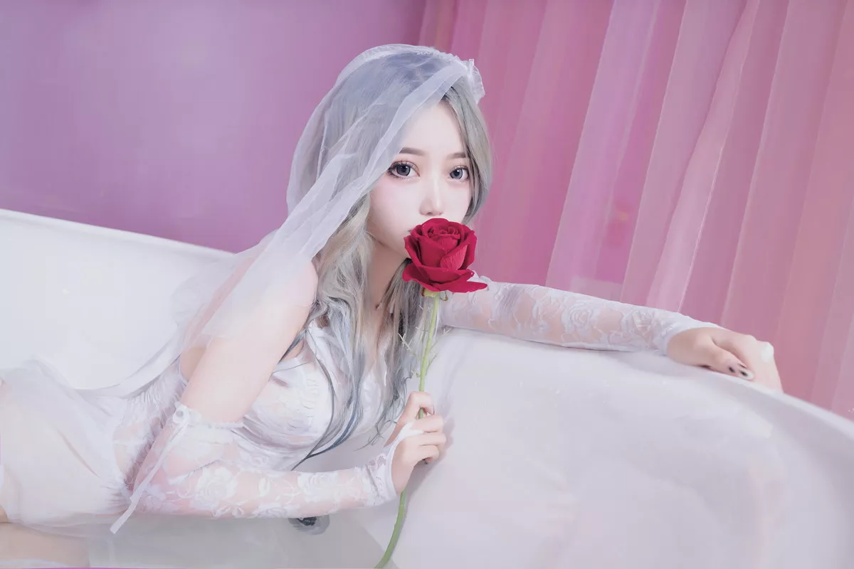 网络美女Eloise软软入水蕾丝主题私房浴缸芭比娃娃装扮白色蕾丝内衣湿身诱惑写真35P