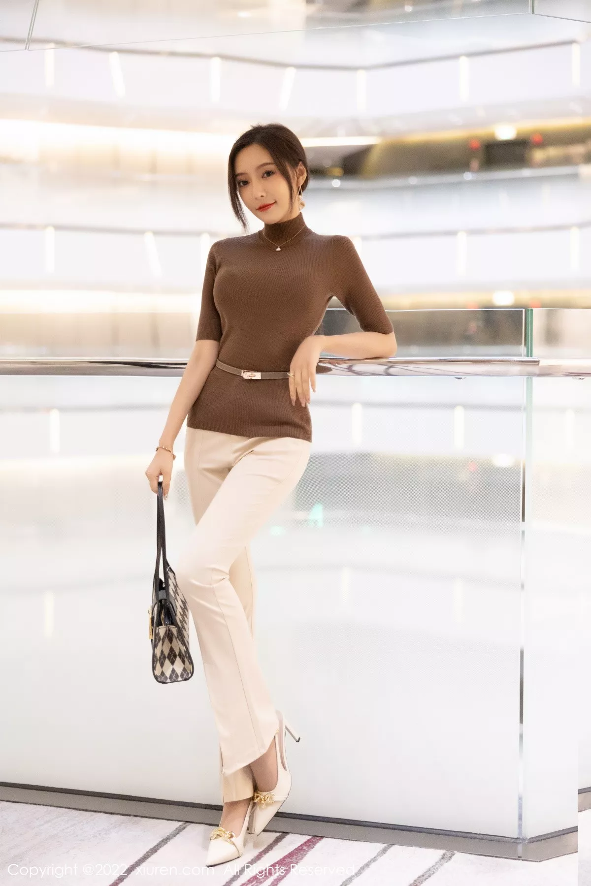 XiuRen第5978期_女神王馨瑶yanni私房半脱露性感蓝色内衣配超薄无内肉丝诱惑写真81P