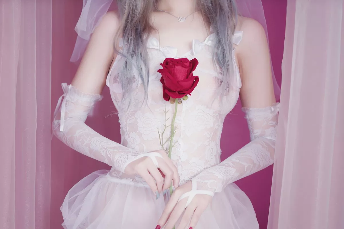 网络美女Eloise软软入水蕾丝主题私房浴缸芭比娃娃装扮白色蕾丝内衣湿身诱惑写真35P