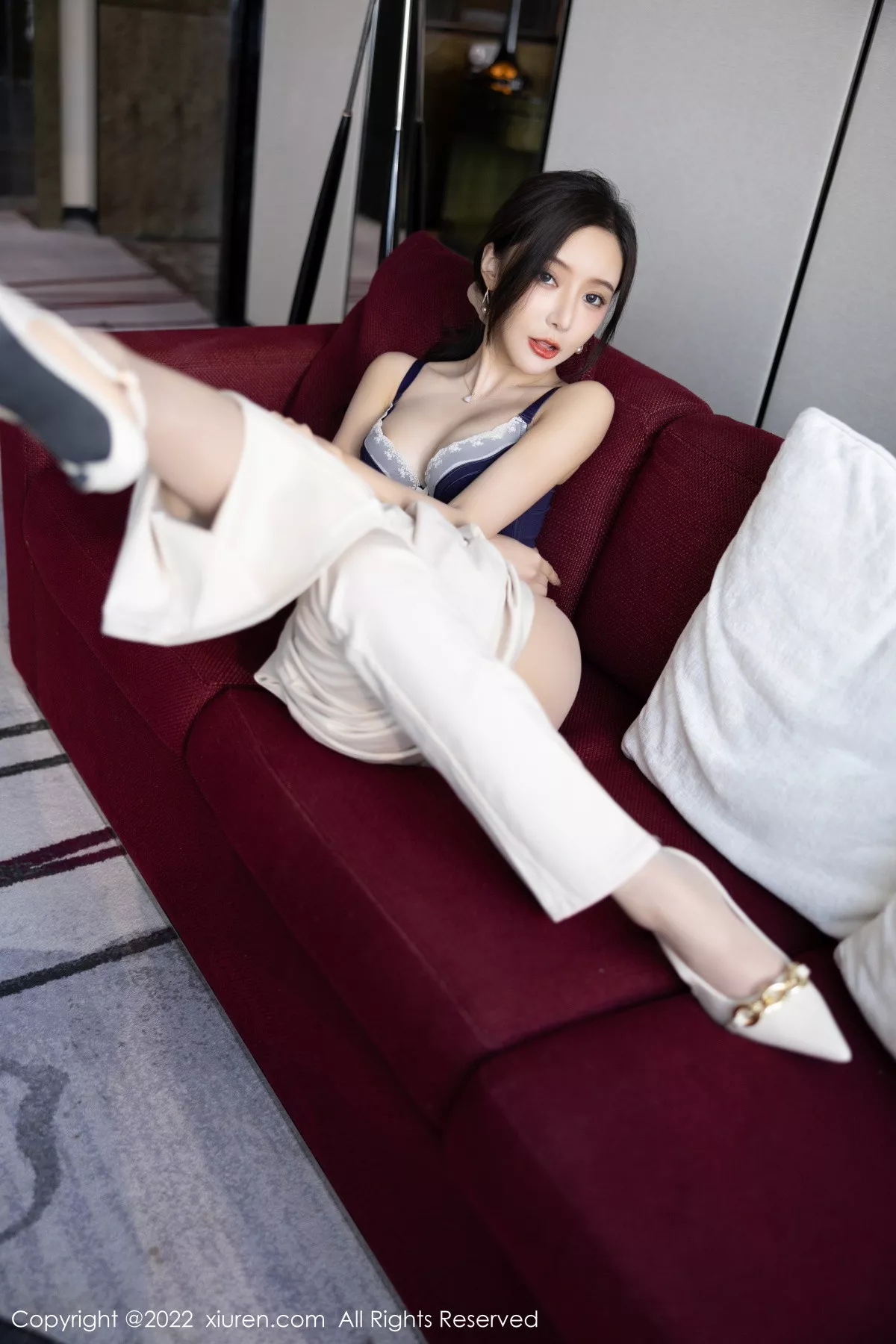 XiuRen第5978期_女神王馨瑶yanni私房半脱露性感蓝色内衣配超薄无内肉丝诱惑写真81P