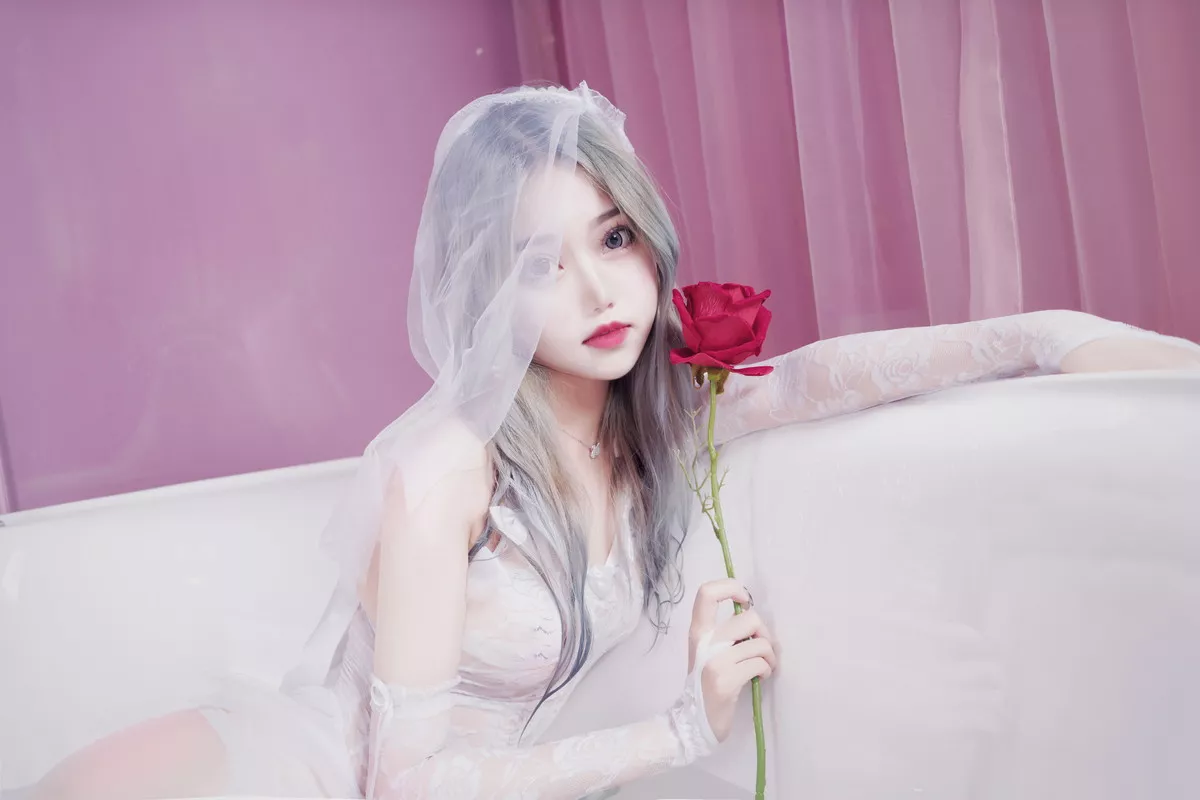 网络美女Eloise软软入水蕾丝主题私房浴缸芭比娃娃装扮白色蕾丝内衣湿身诱惑写真35P