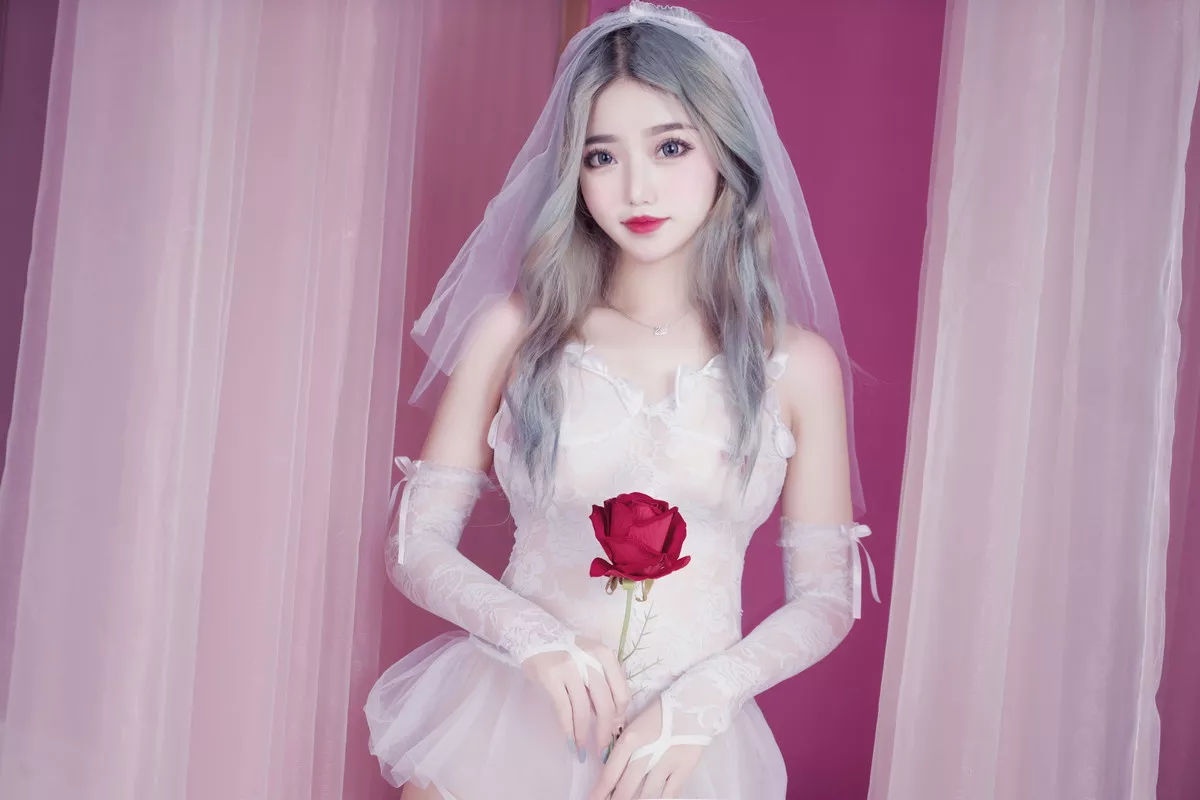 网络美女Eloise软软入水蕾丝主题私房浴缸芭比娃娃装扮白色蕾丝内衣湿身诱惑写真35P
