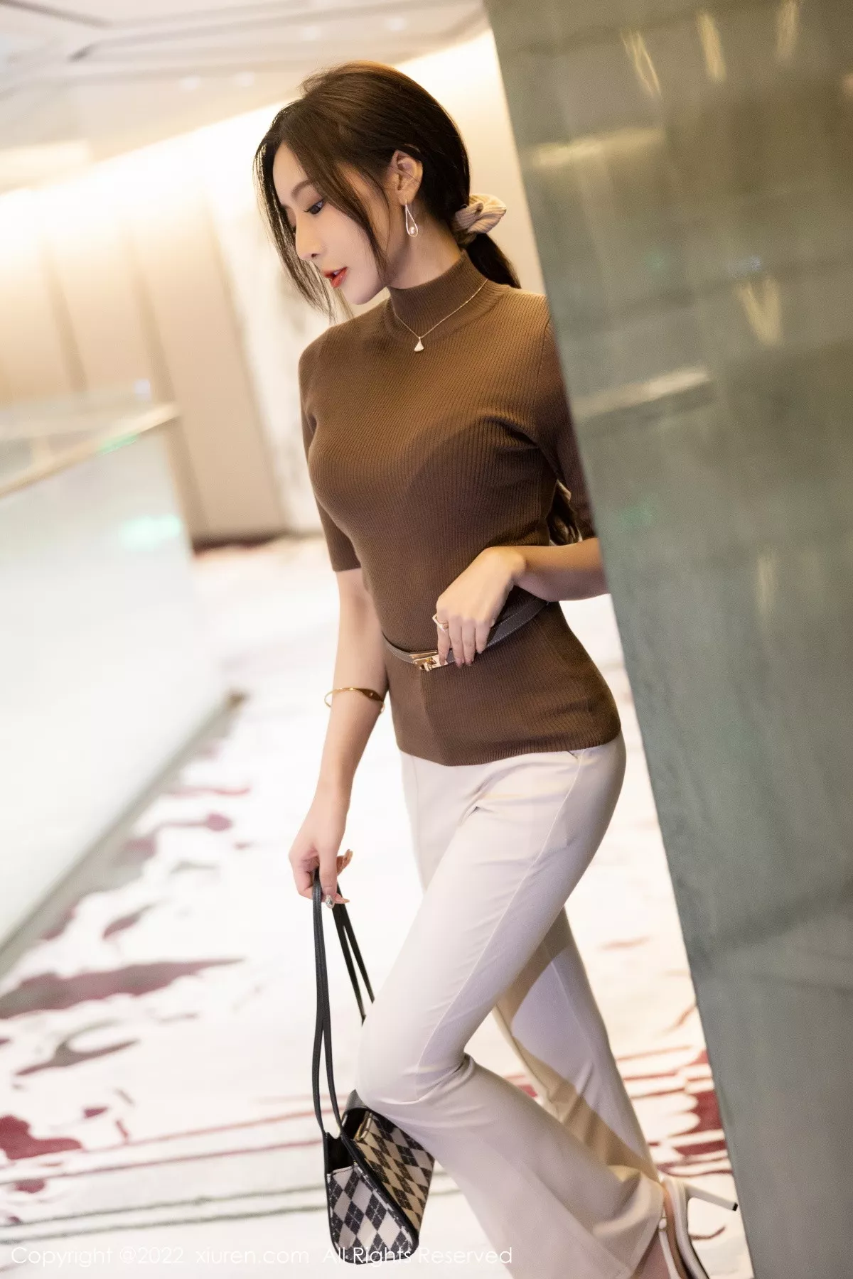 XiuRen第5978期_女神王馨瑶yanni私房半脱露性感蓝色内衣配超薄无内肉丝诱惑写真81P