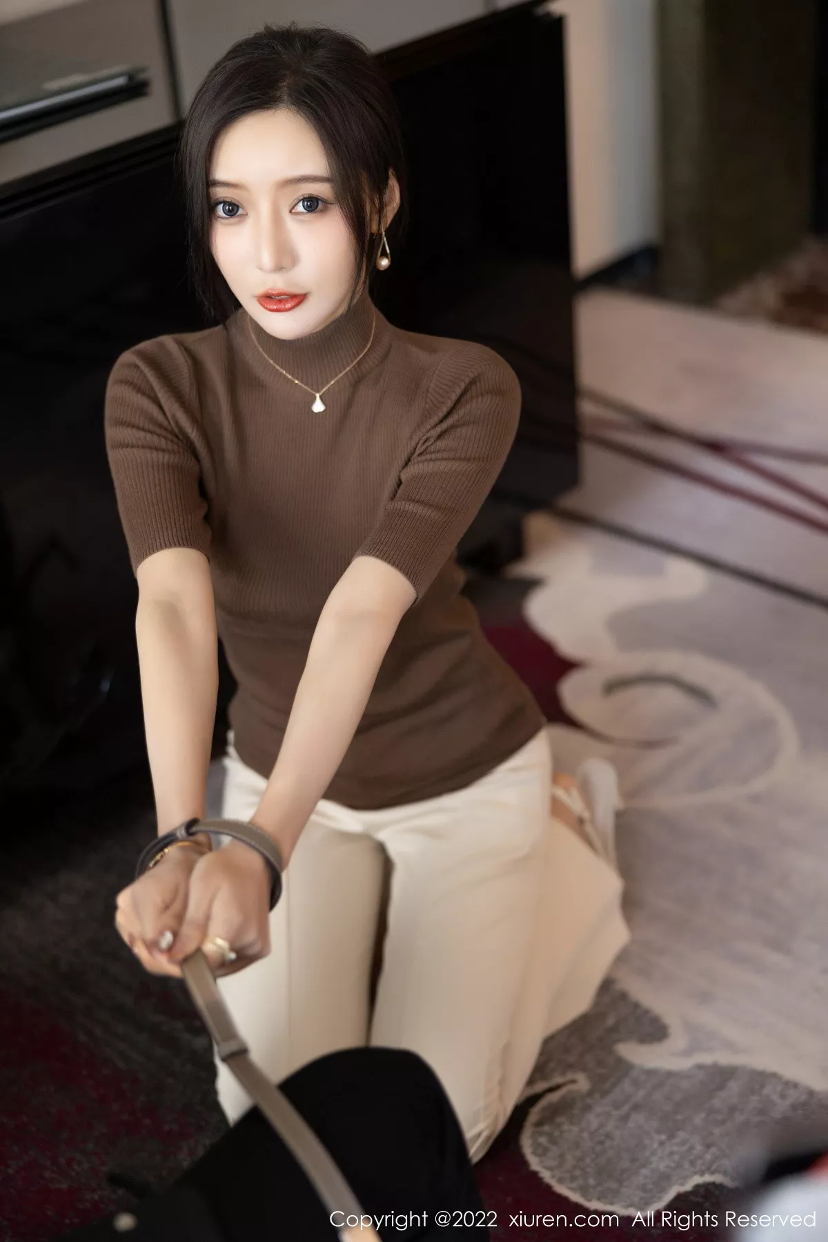 XiuRen第5978期_女神王馨瑶yanni私房半脱露性感蓝色内衣配超薄无内肉丝诱惑写真81P