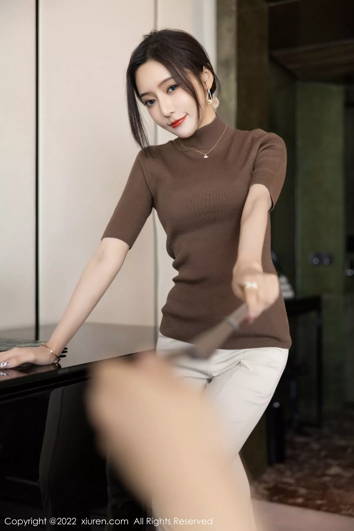 XiuRen第5978期_女神王馨瑶yanni私房半脱露性感蓝色内衣配超薄无内肉丝诱惑写真81P