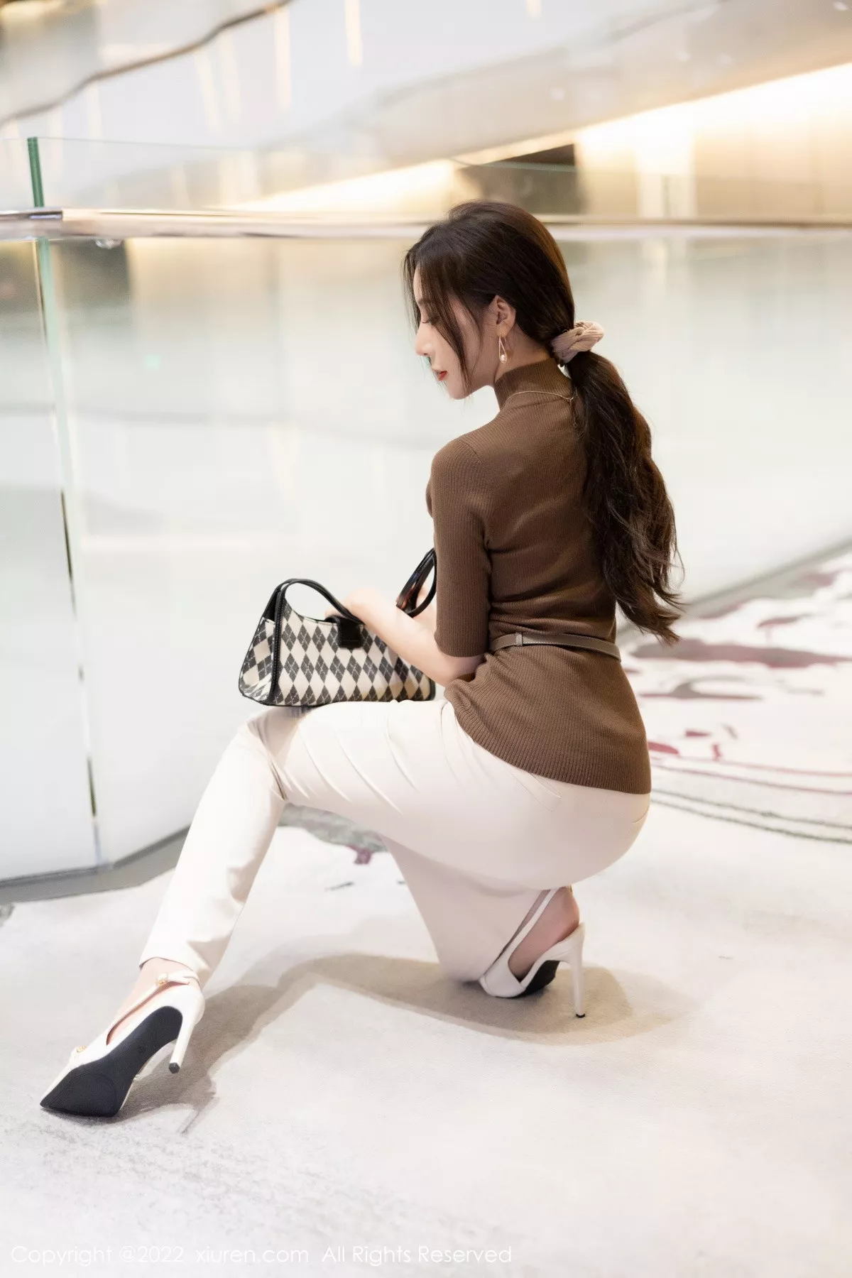 XiuRen第5978期_女神王馨瑶yanni私房半脱露性感蓝色内衣配超薄无内肉丝诱惑写真81P