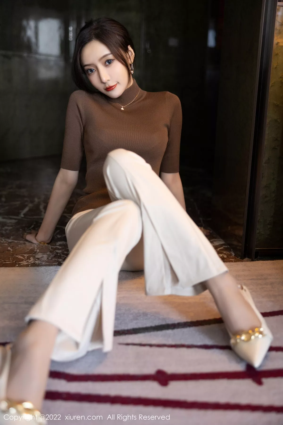 XiuRen第5978期_女神王馨瑶yanni私房半脱露性感蓝色内衣配超薄无内肉丝诱惑写真81P