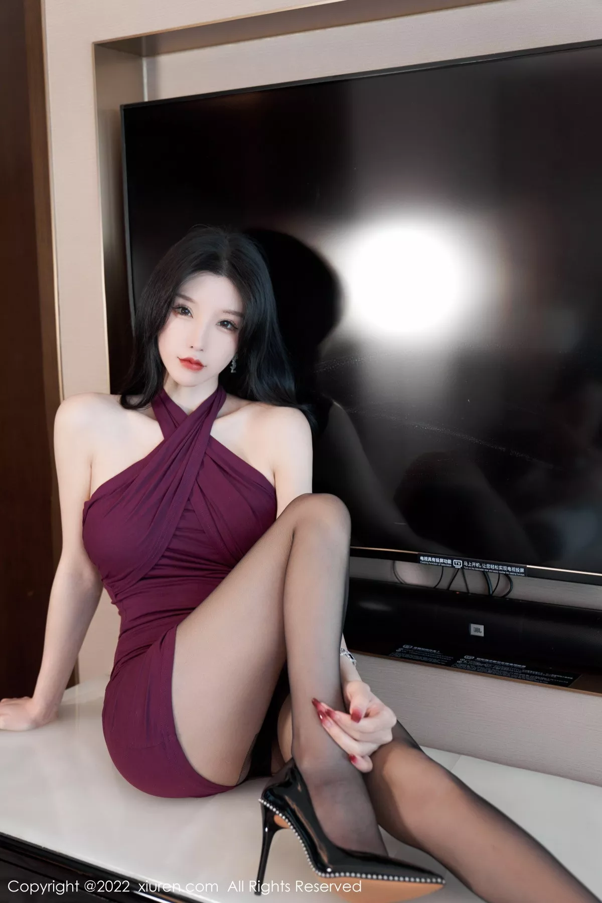 XiuRen第5980期_女神周于希Sally性感紫色连衣裙配超薄黑丝秀白嫩肌肤迷人写真83P
