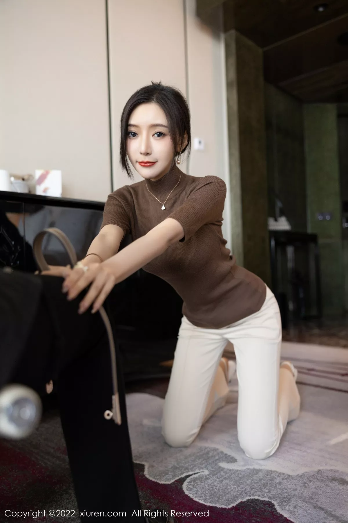 XiuRen第5978期_女神王馨瑶yanni私房半脱露性感蓝色内衣配超薄无内肉丝诱惑写真81P